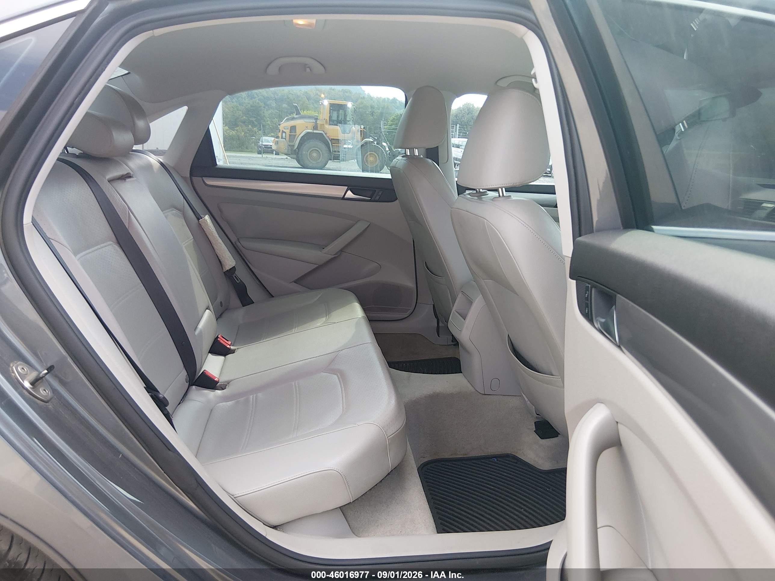 2014 Volkswagen Passat 1.8t Wolfsburg Edition Серый vin: 1VWAT7A31EC037512