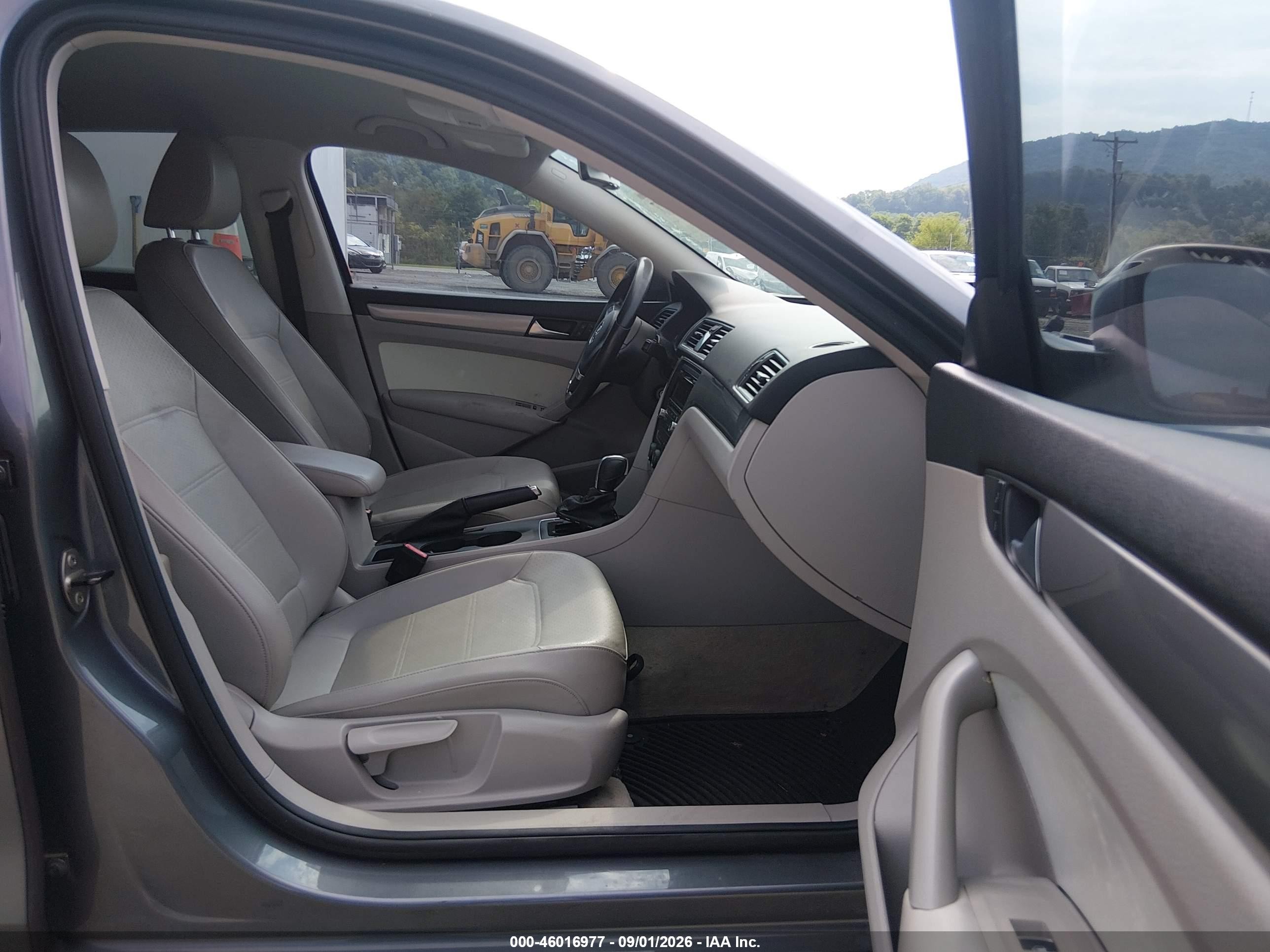 2014 Volkswagen Passat 1.8t Wolfsburg Edition Серый vin: 1VWAT7A31EC037512