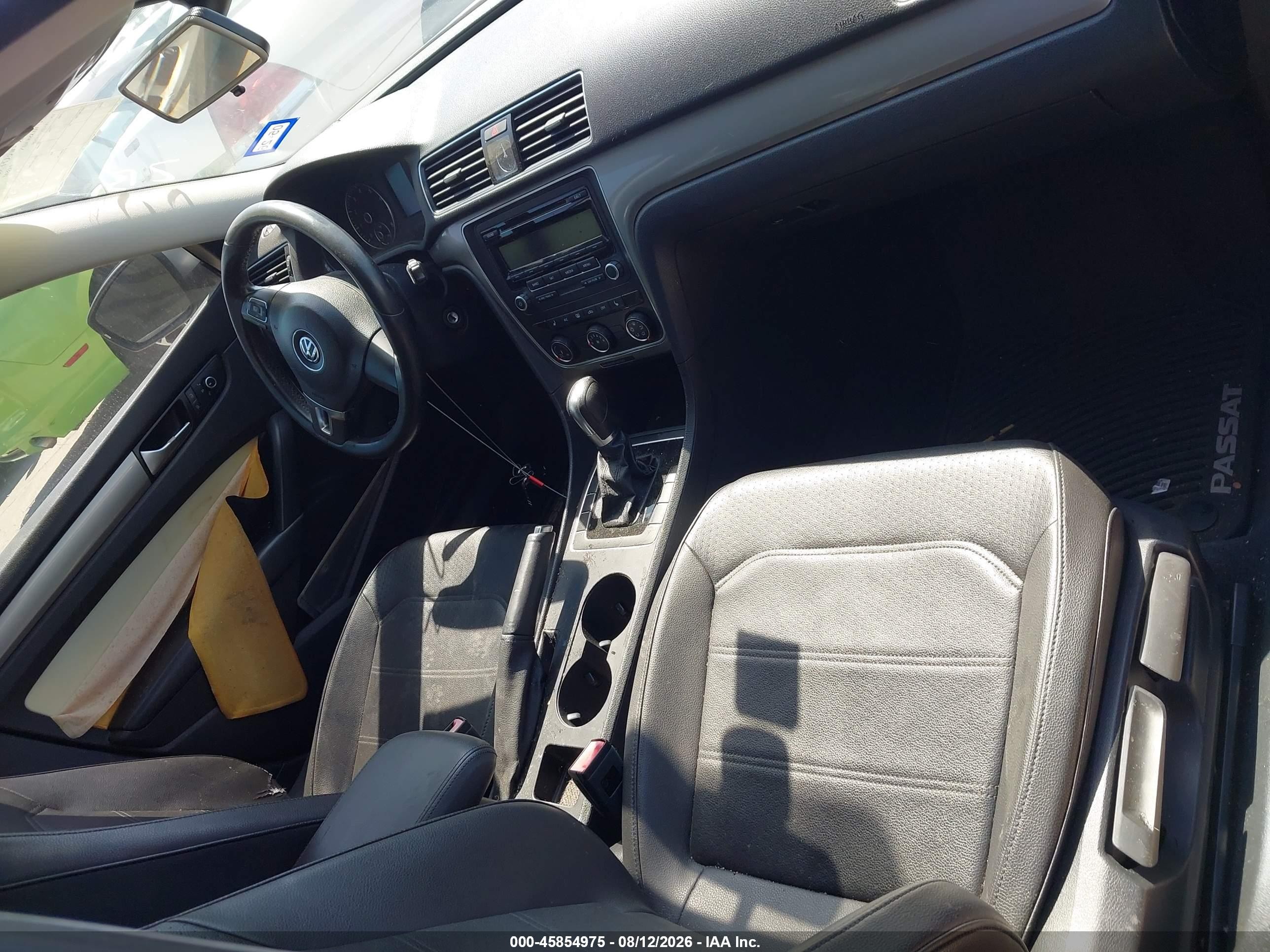2014 Volkswagen Passat 1.8t Wolfsburg Edition Серебряный vin: 1VWAT7A31EC071269
