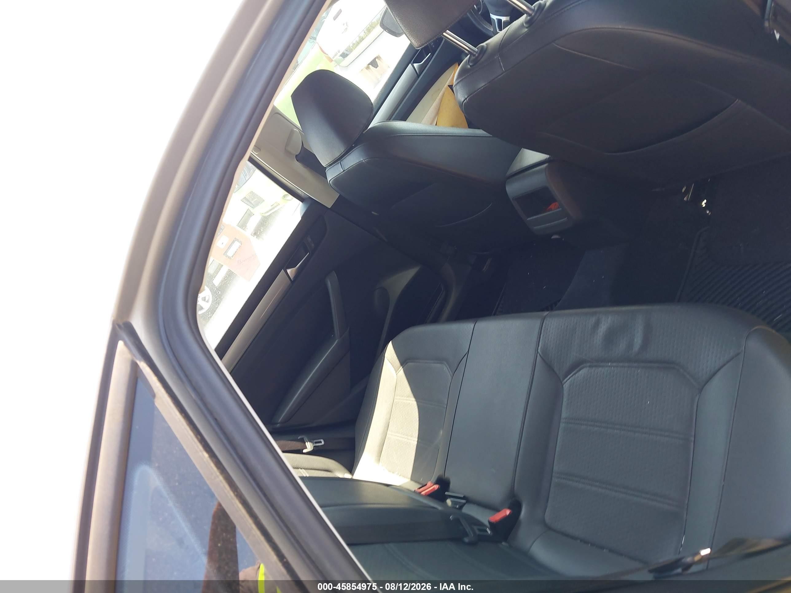 2014 Volkswagen Passat 1.8t Wolfsburg Edition Серебряный vin: 1VWAT7A31EC071269