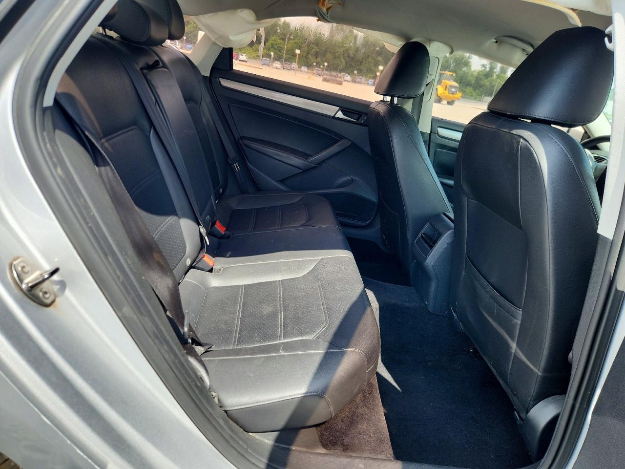 2014 Volkswagen Passat S Silver vin: 1VWAT7A31EC074348