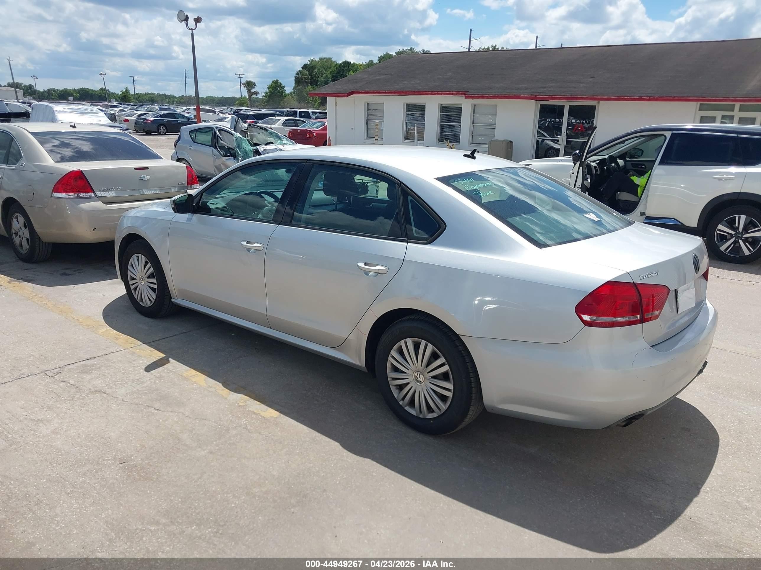 2014 Volkswagen Passat 1.8t S Silver vin: 1VWAT7A31EC087181
