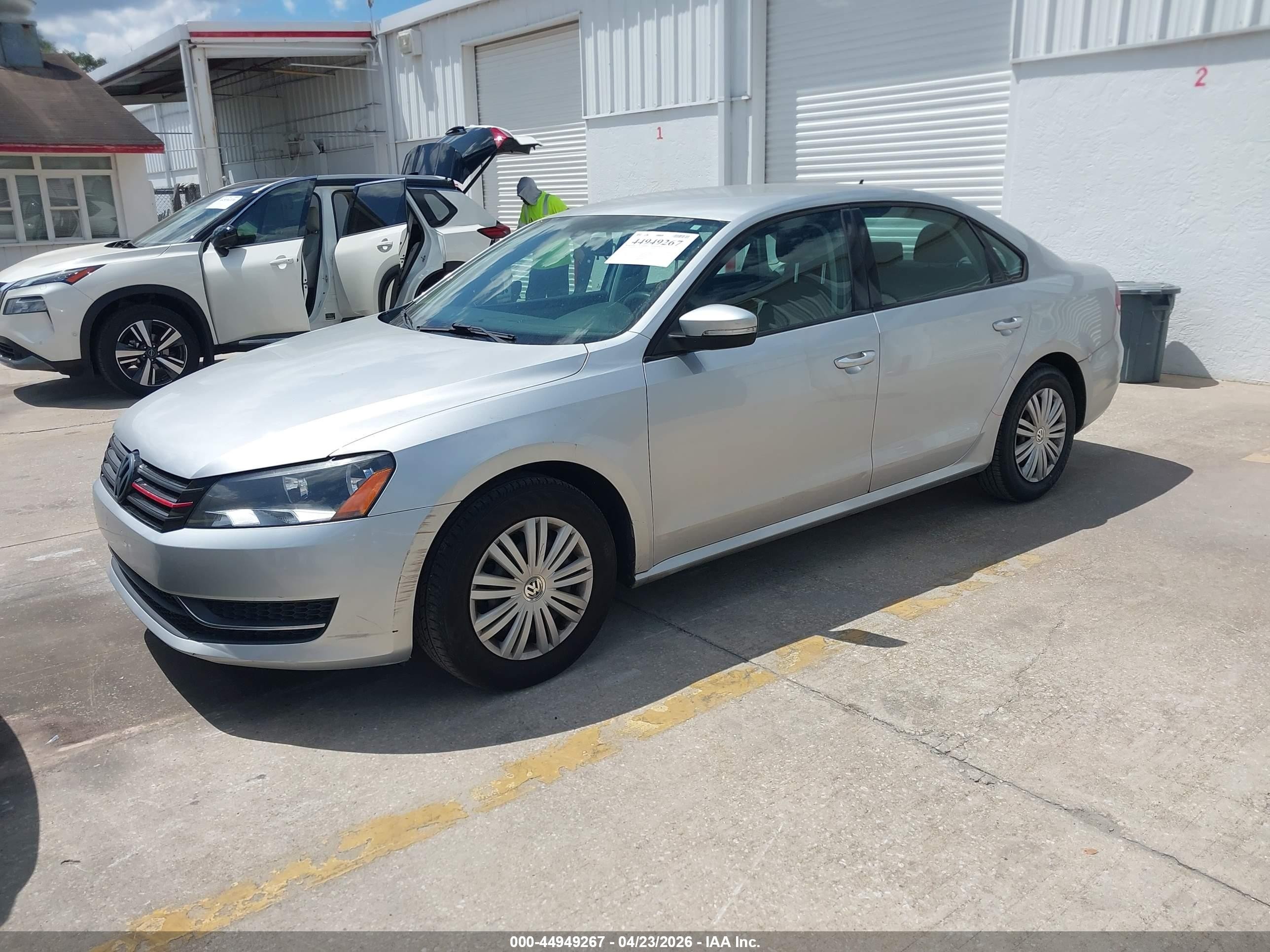 2014 Volkswagen Passat 1.8t S Silver vin: 1VWAT7A31EC087181