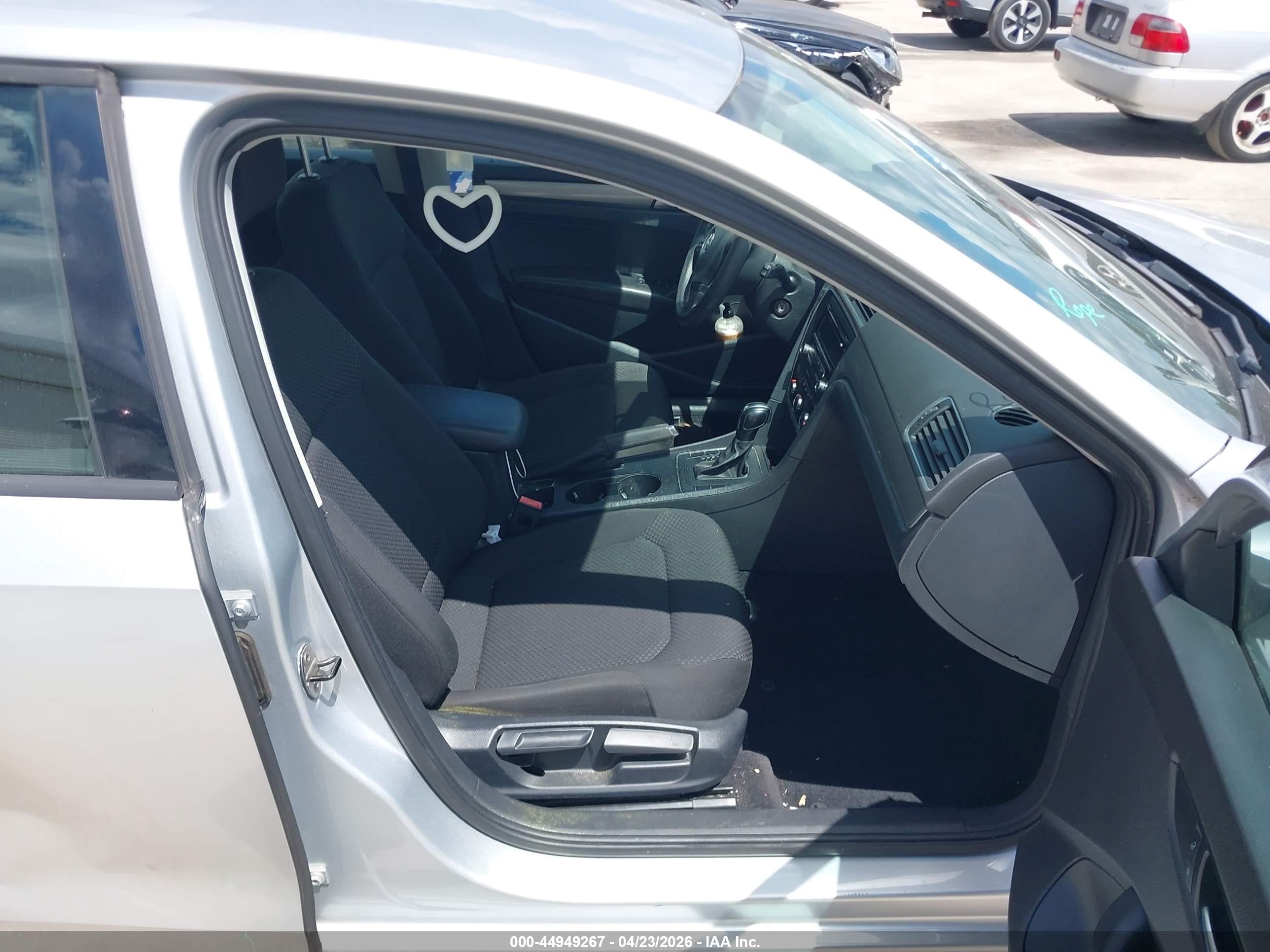 2014 Volkswagen Passat 1.8t S Silver vin: 1VWAT7A31EC087181