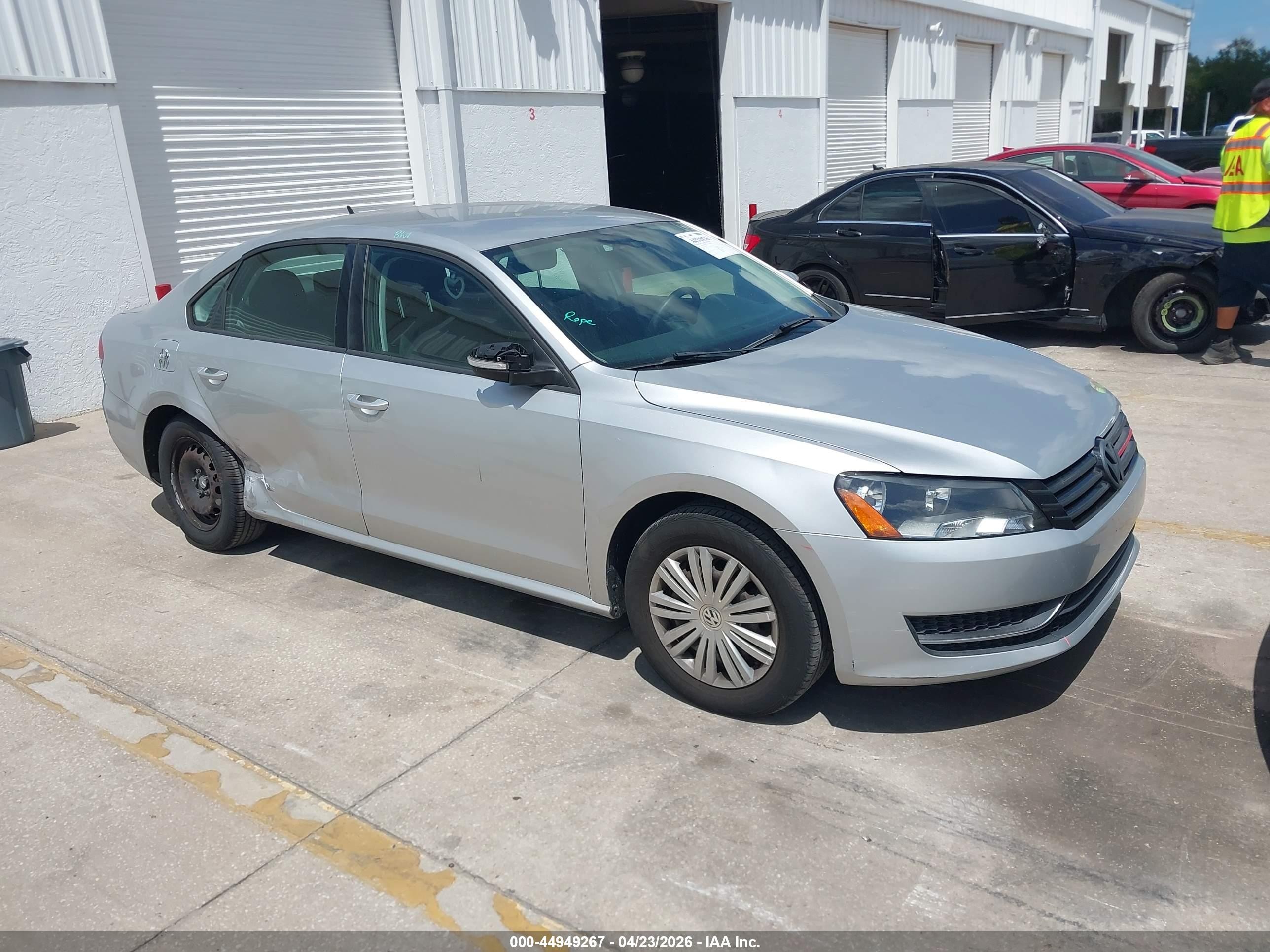 2014 Volkswagen Passat 1.8t S Silver vin: 1VWAT7A31EC087181
