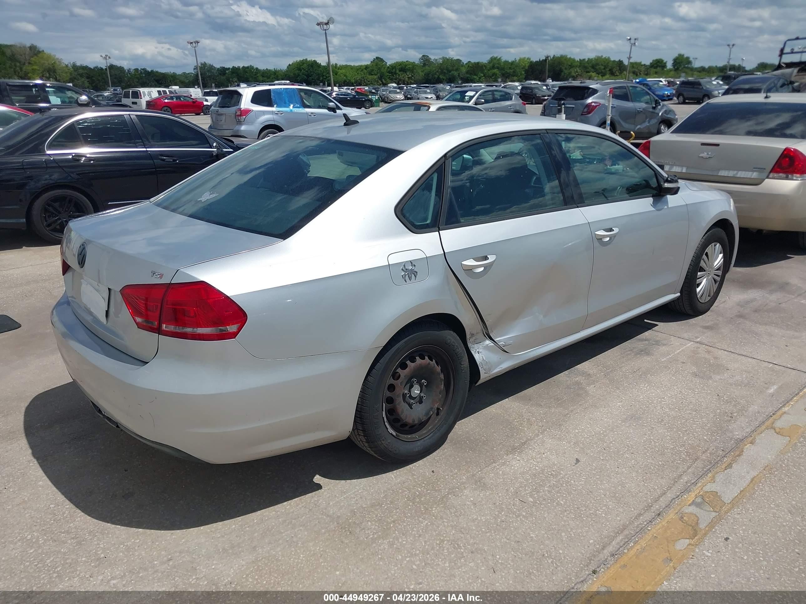 2014 Volkswagen Passat 1.8t S Silver vin: 1VWAT7A31EC087181