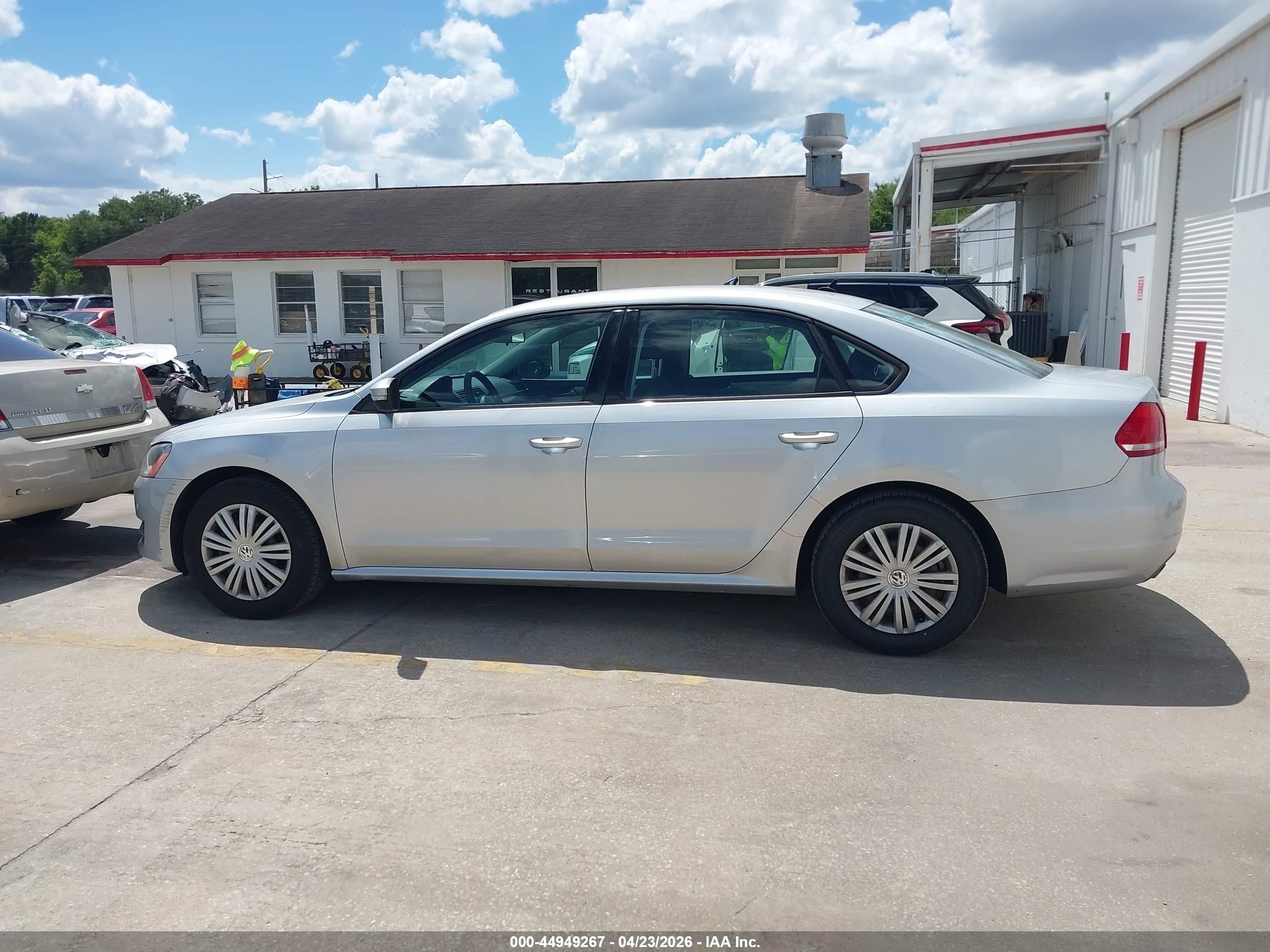 2014 Volkswagen Passat 1.8t S Silver vin: 1VWAT7A31EC087181