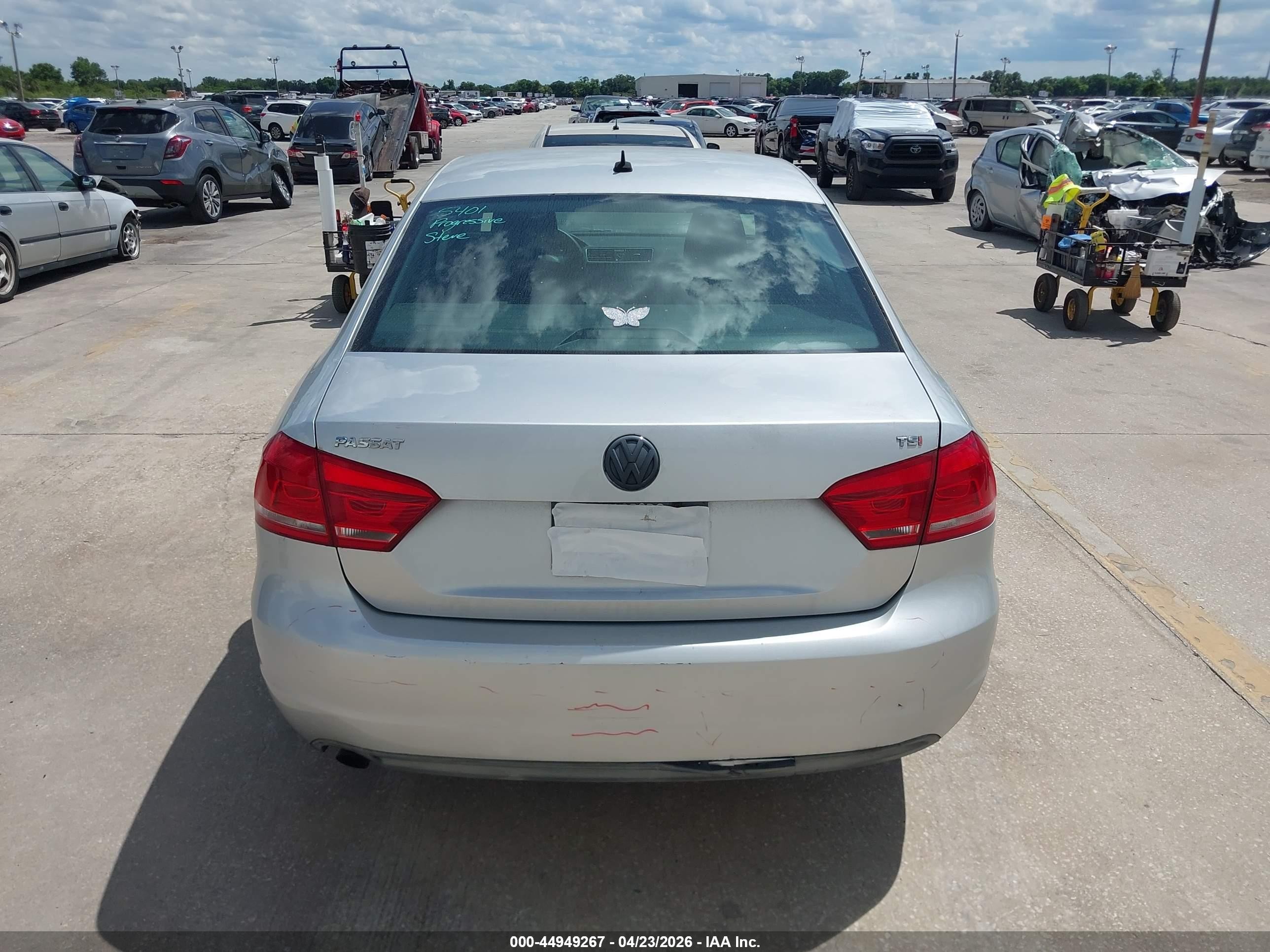 2014 Volkswagen Passat 1.8t S Silver vin: 1VWAT7A31EC087181