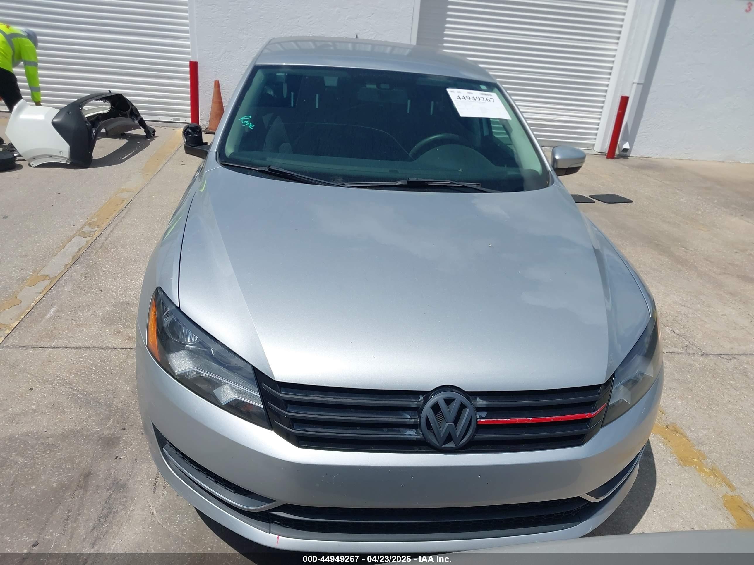 2014 Volkswagen Passat 1.8t S Silver vin: 1VWAT7A31EC087181