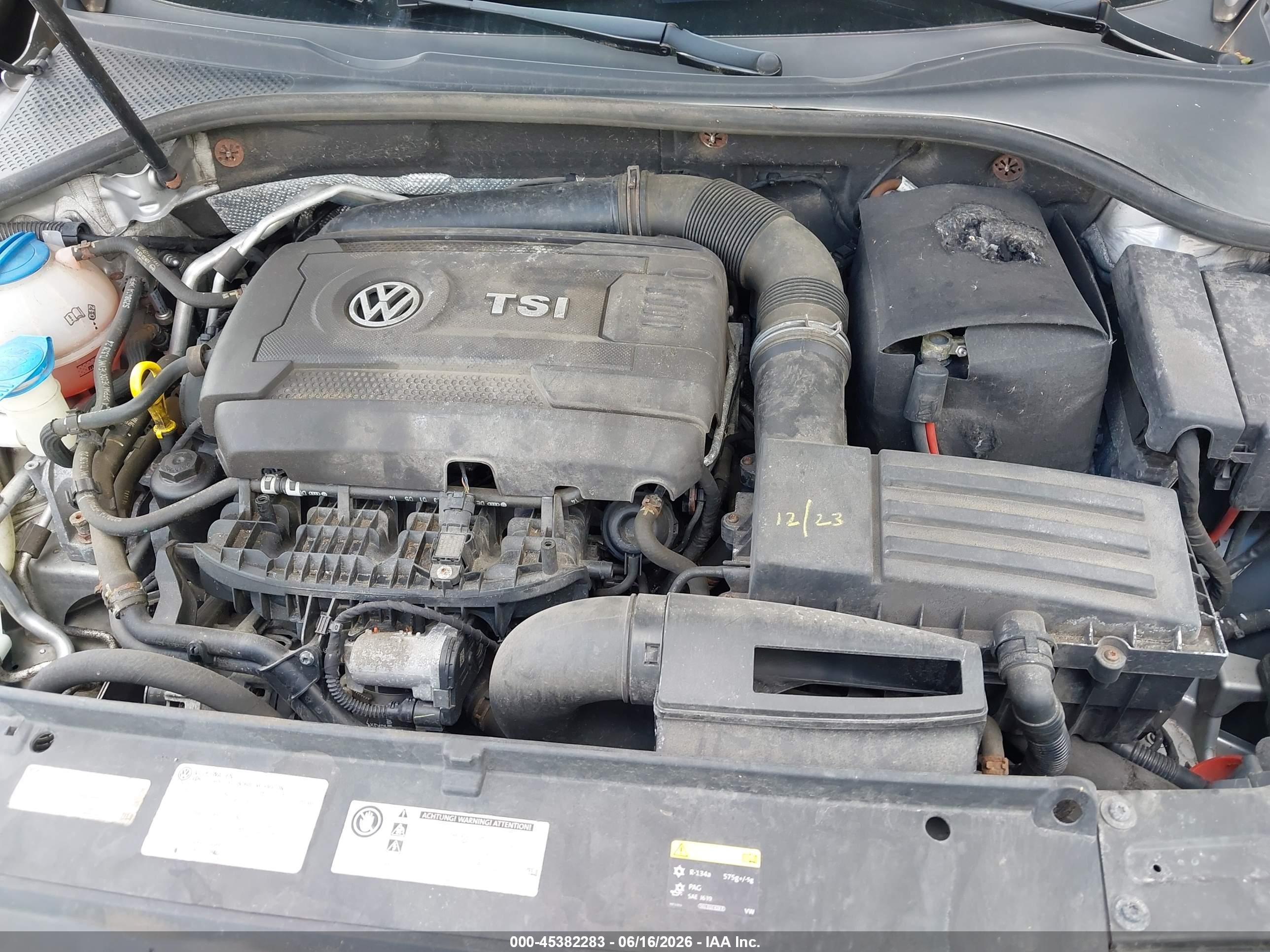 2014 Volkswagen Passat 1.8t S Серебряный vin: 1VWAT7A31EC105310