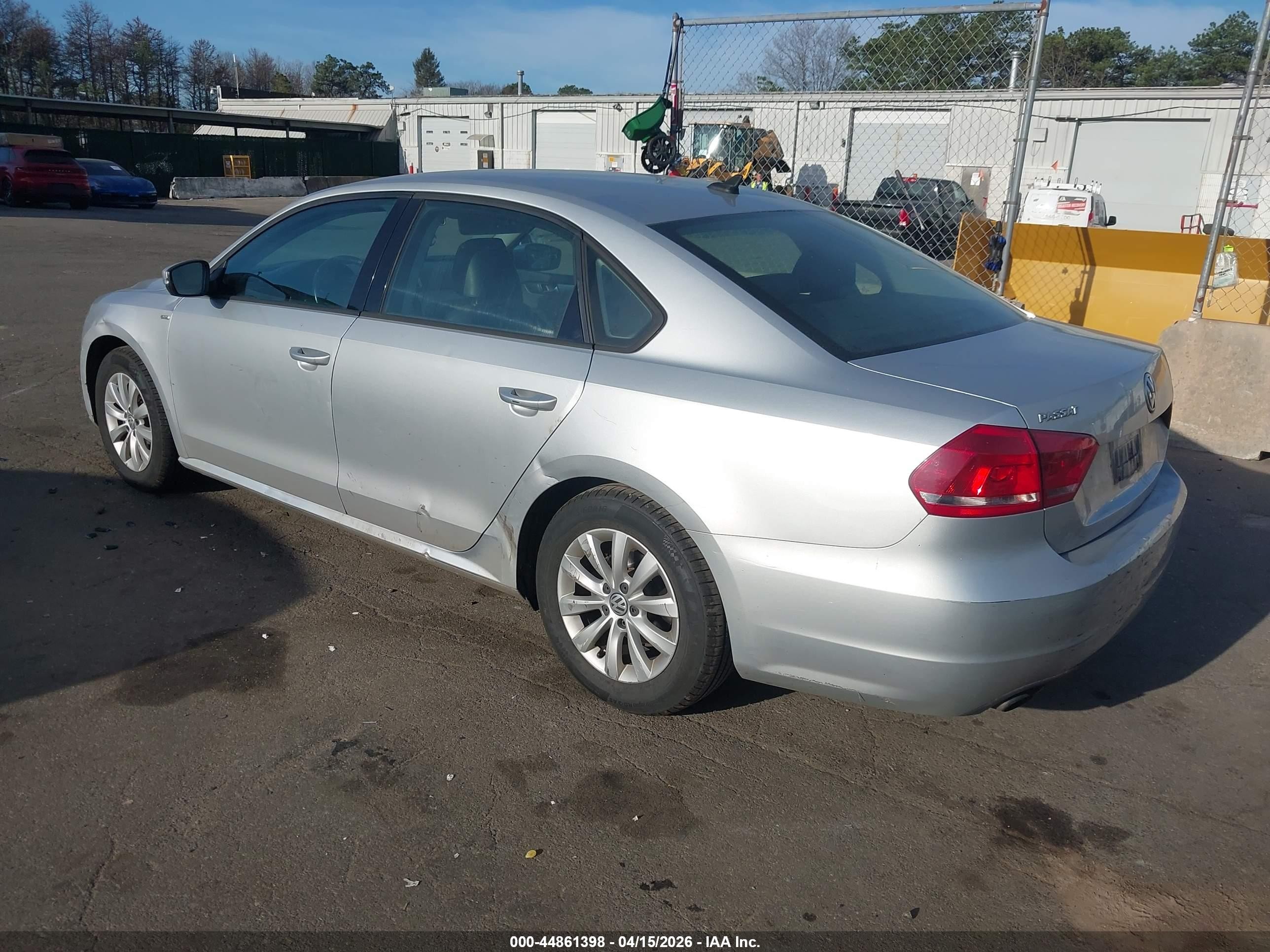 2014 Volkswagen Passat 1.8t Wolfsburg Edition Silver vin: 1VWAT7A31EC120423