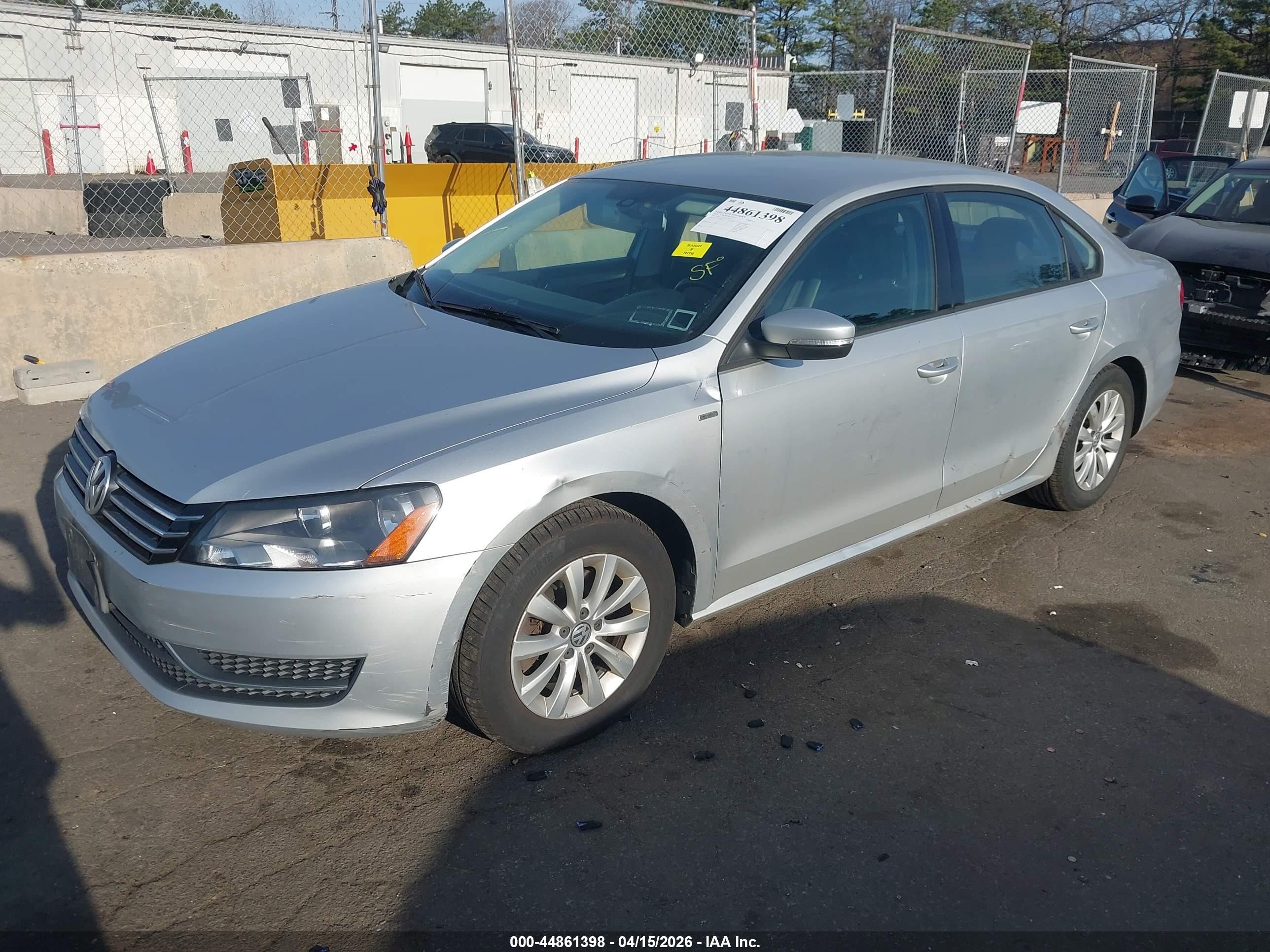 2014 Volkswagen Passat 1.8t Wolfsburg Edition Silver vin: 1VWAT7A31EC120423
