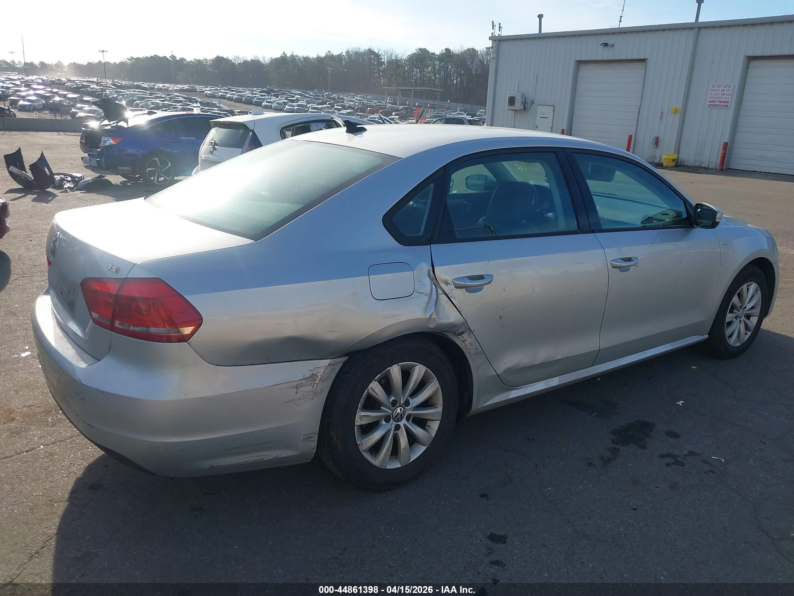 2014 Volkswagen Passat 1.8t Wolfsburg Edition Silver vin: 1VWAT7A31EC120423