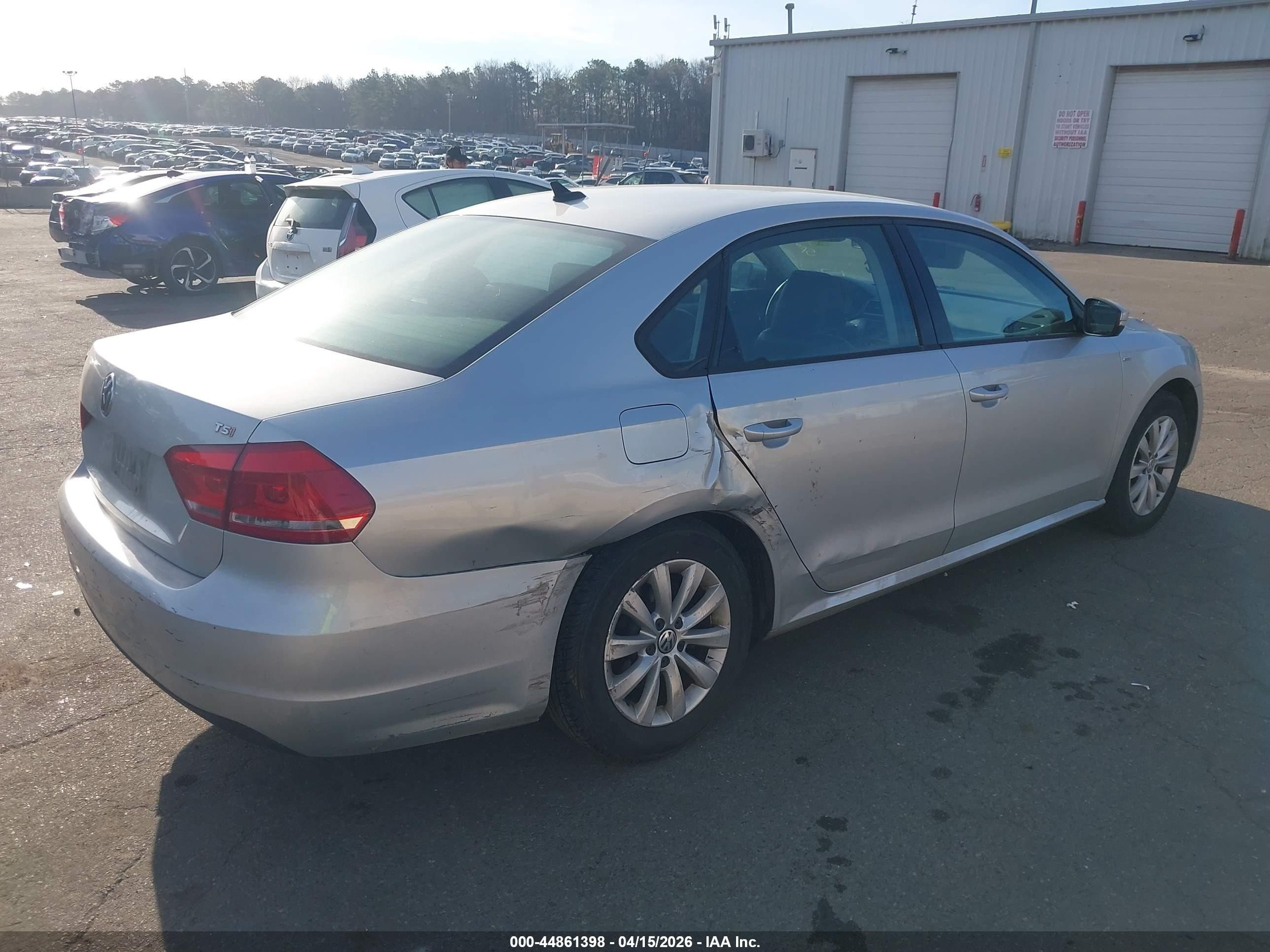 2014 Volkswagen Passat 1.8t Wolfsburg Edition Silver vin: 1VWAT7A31EC120423