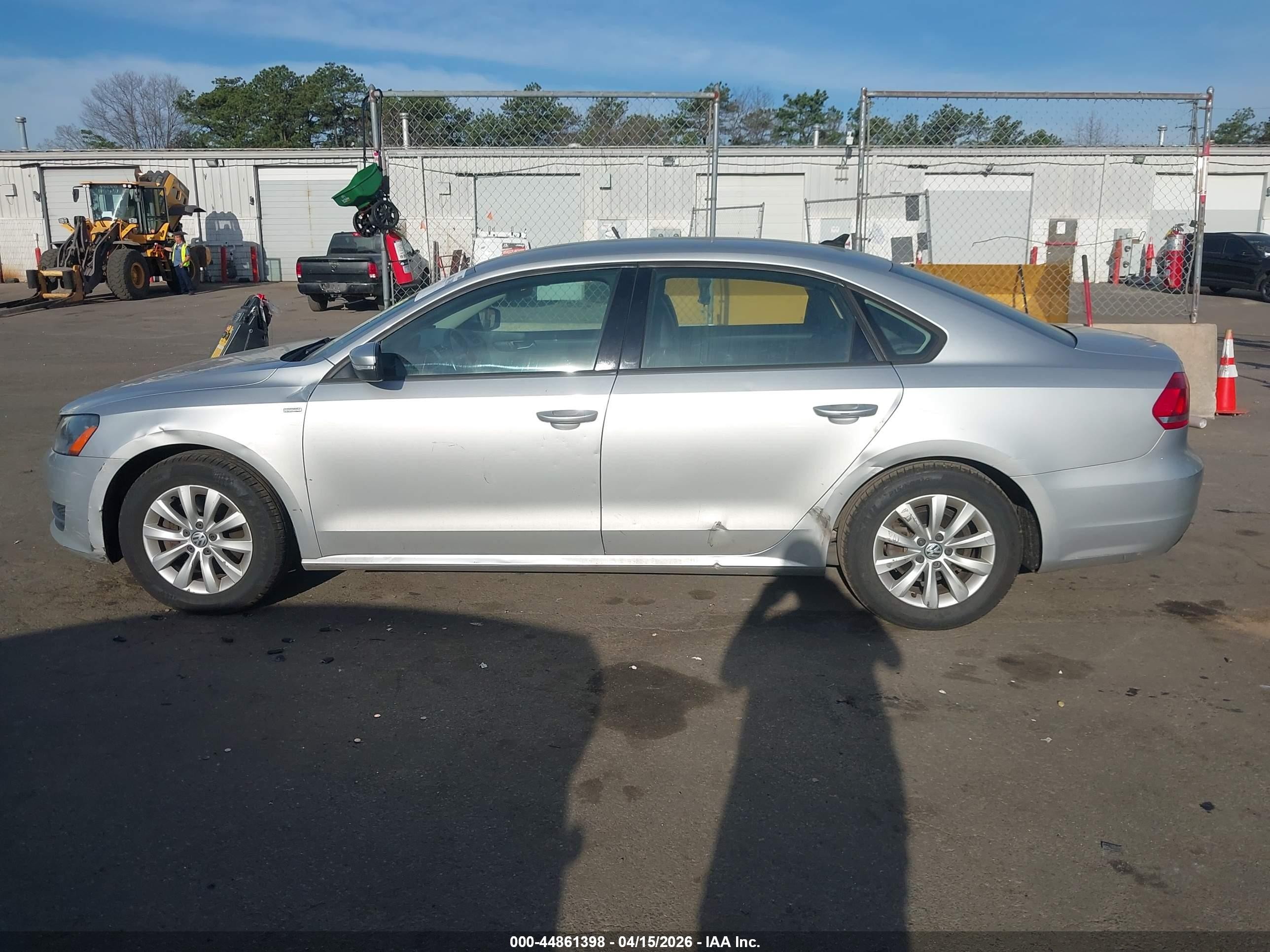 2014 Volkswagen Passat 1.8t Wolfsburg Edition Silver vin: 1VWAT7A31EC120423