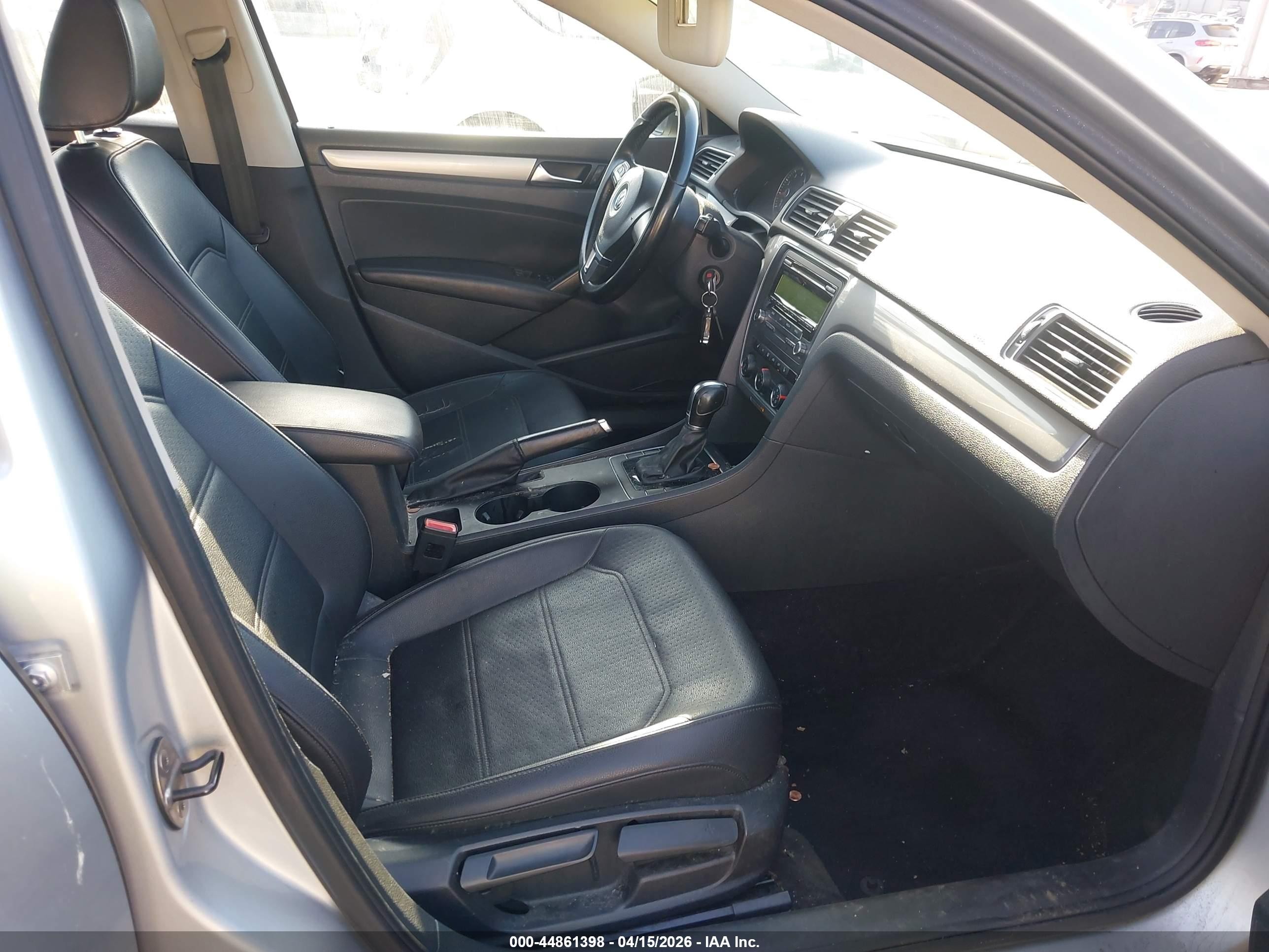 2014 Volkswagen Passat 1.8t Wolfsburg Edition Silver vin: 1VWAT7A31EC120423