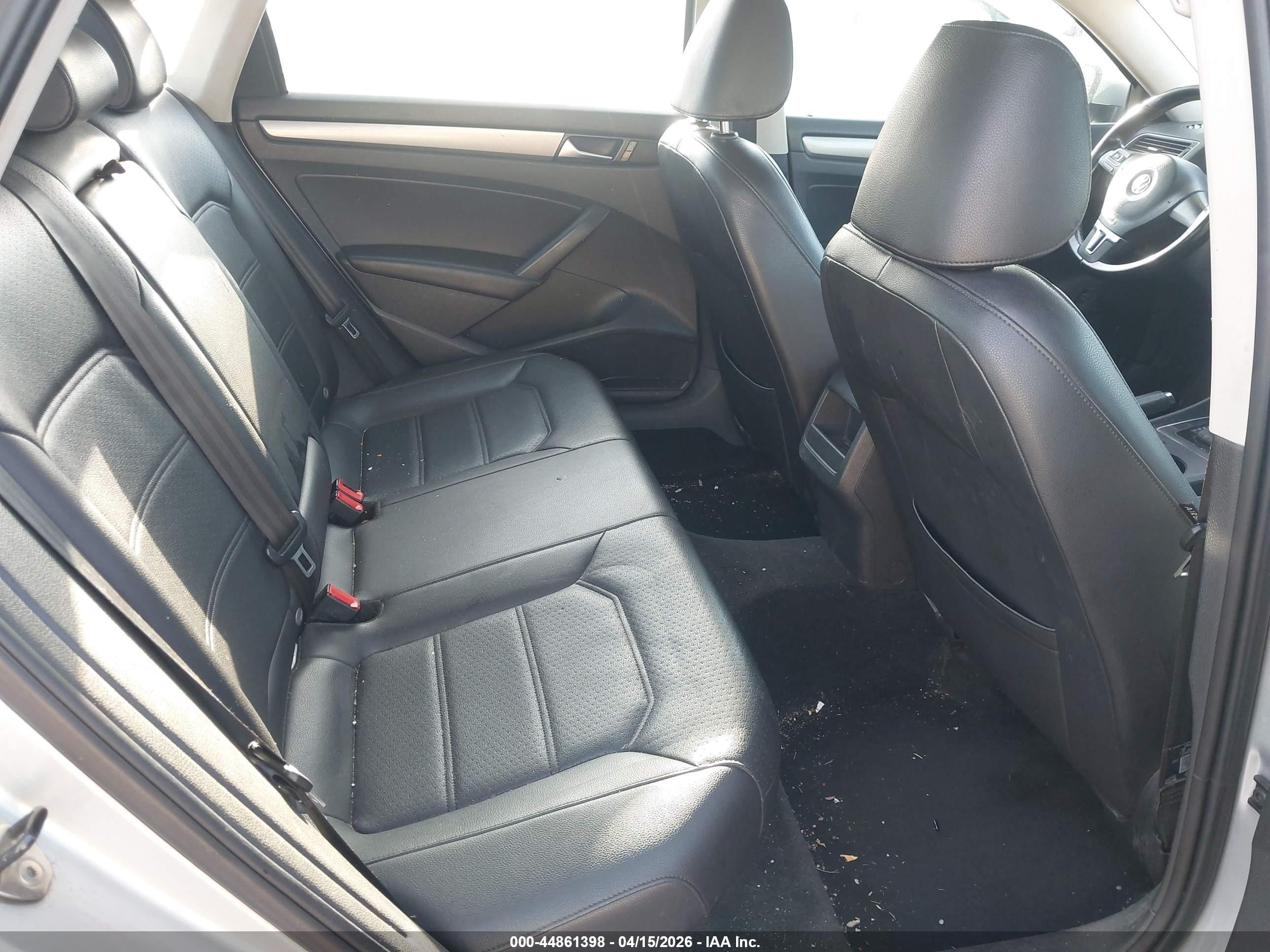 2014 Volkswagen Passat 1.8t Wolfsburg Edition Silver vin: 1VWAT7A31EC120423