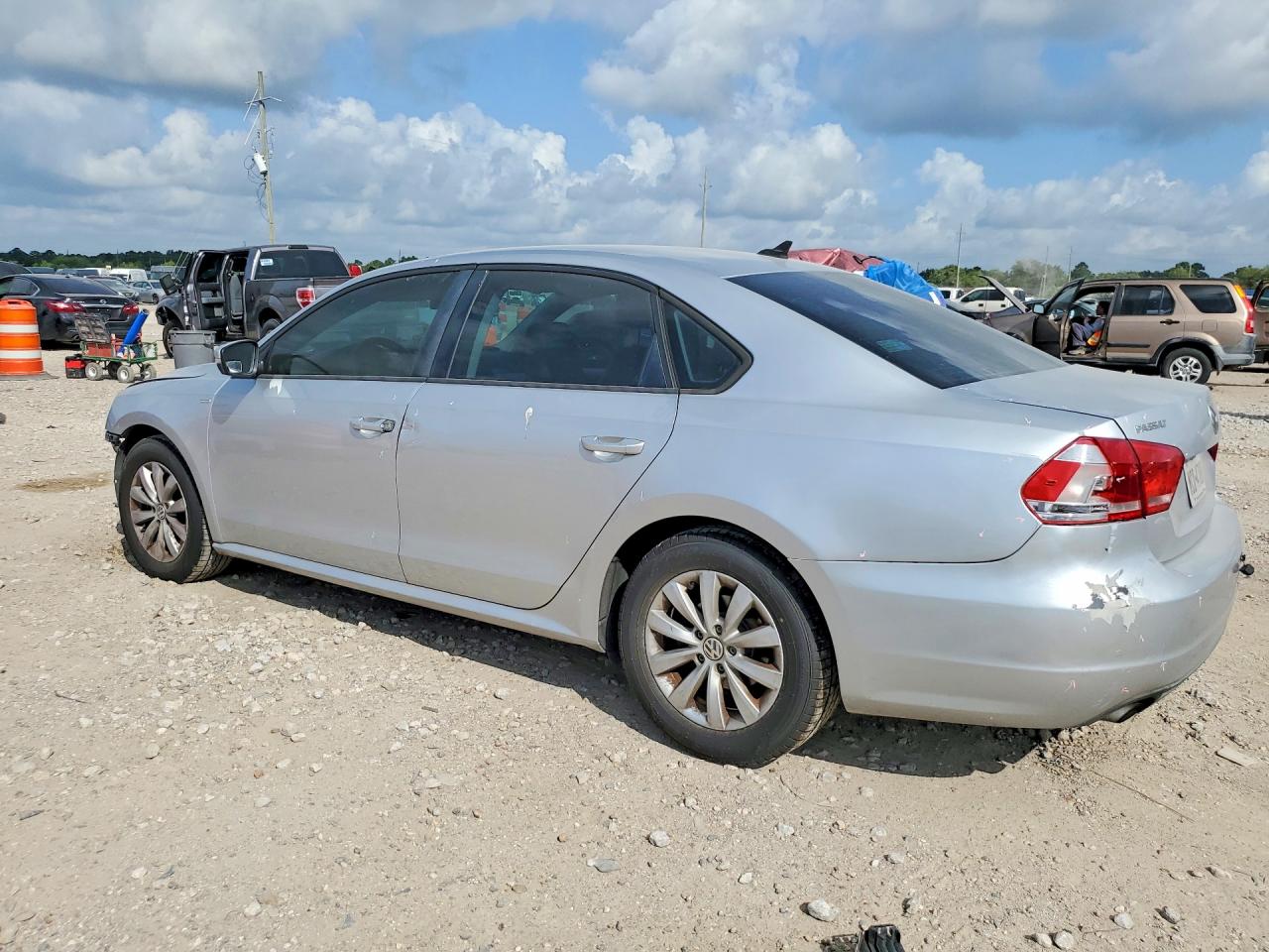 2015 Volkswagen Passat S Silver vin: 1VWAT7A31FC002731