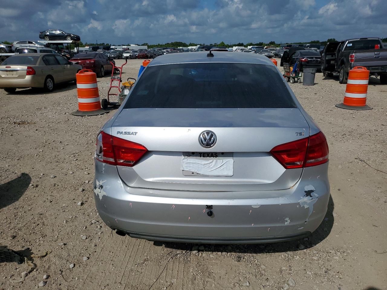 2015 Volkswagen Passat S Silver vin: 1VWAT7A31FC002731