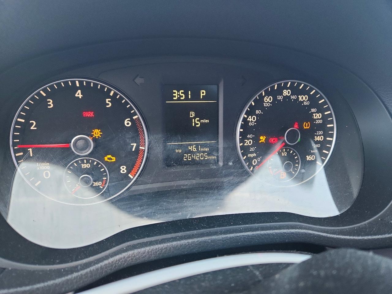 2015 Volkswagen Passat S Желто-коричневый vin: 1VWAT7A31FC006827