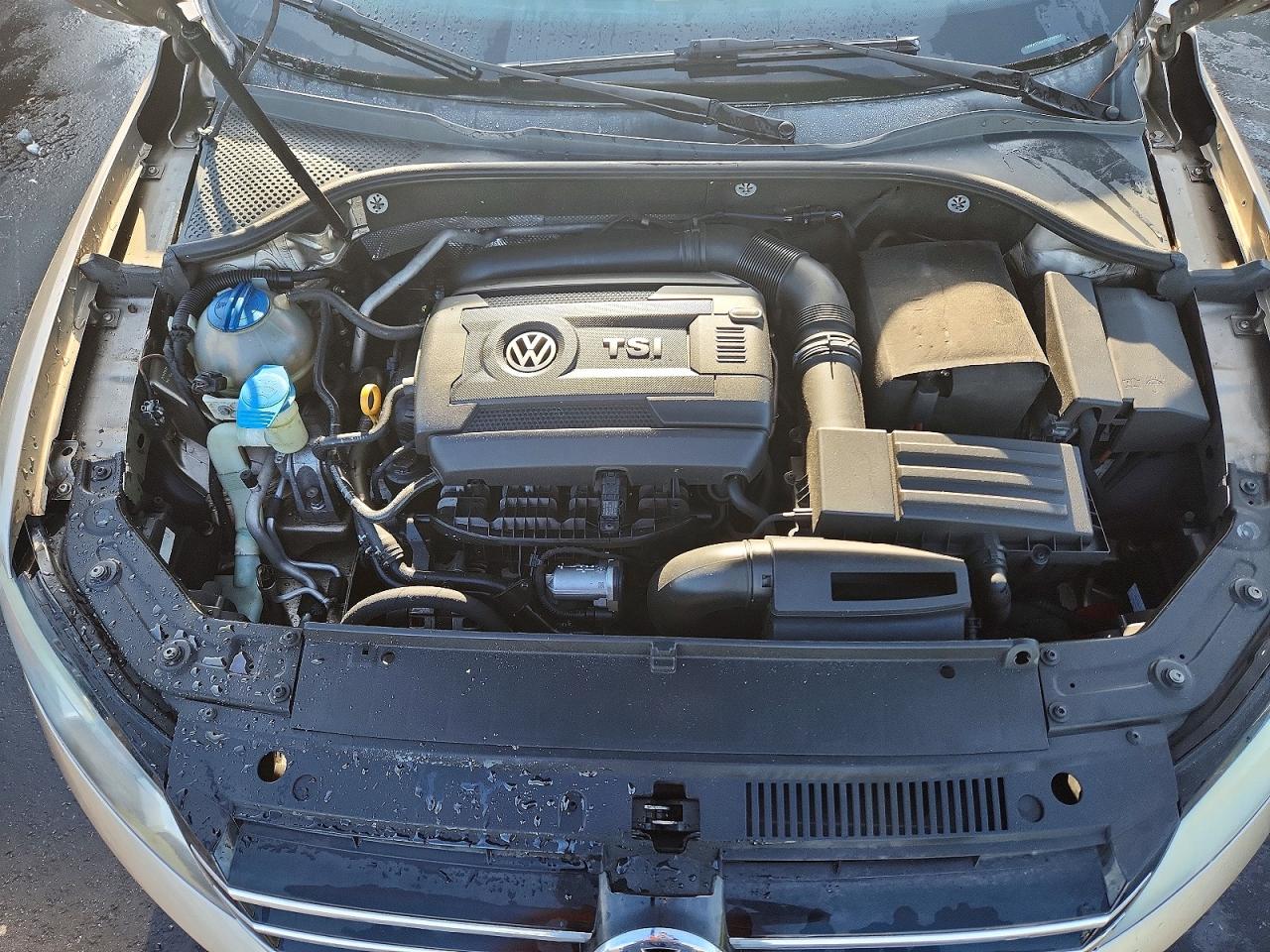 2015 Volkswagen Passat S Желто-коричневый vin: 1VWAT7A31FC006827