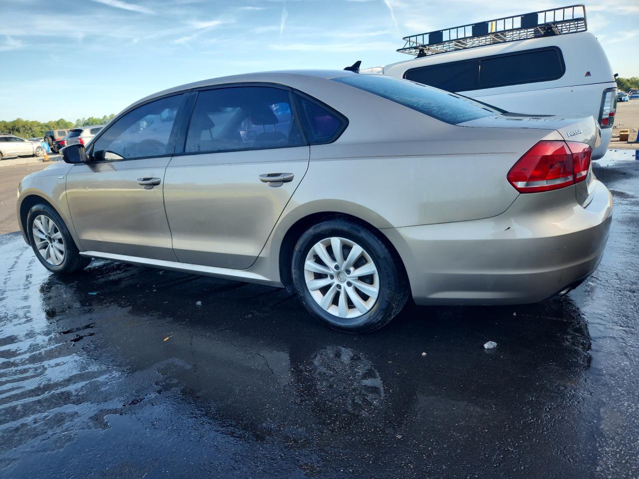 2015 Volkswagen Passat S Желто-коричневый vin: 1VWAT7A31FC006827 Damage: Rear Bumper, Heavy Scratch, 1 To 2 Inches