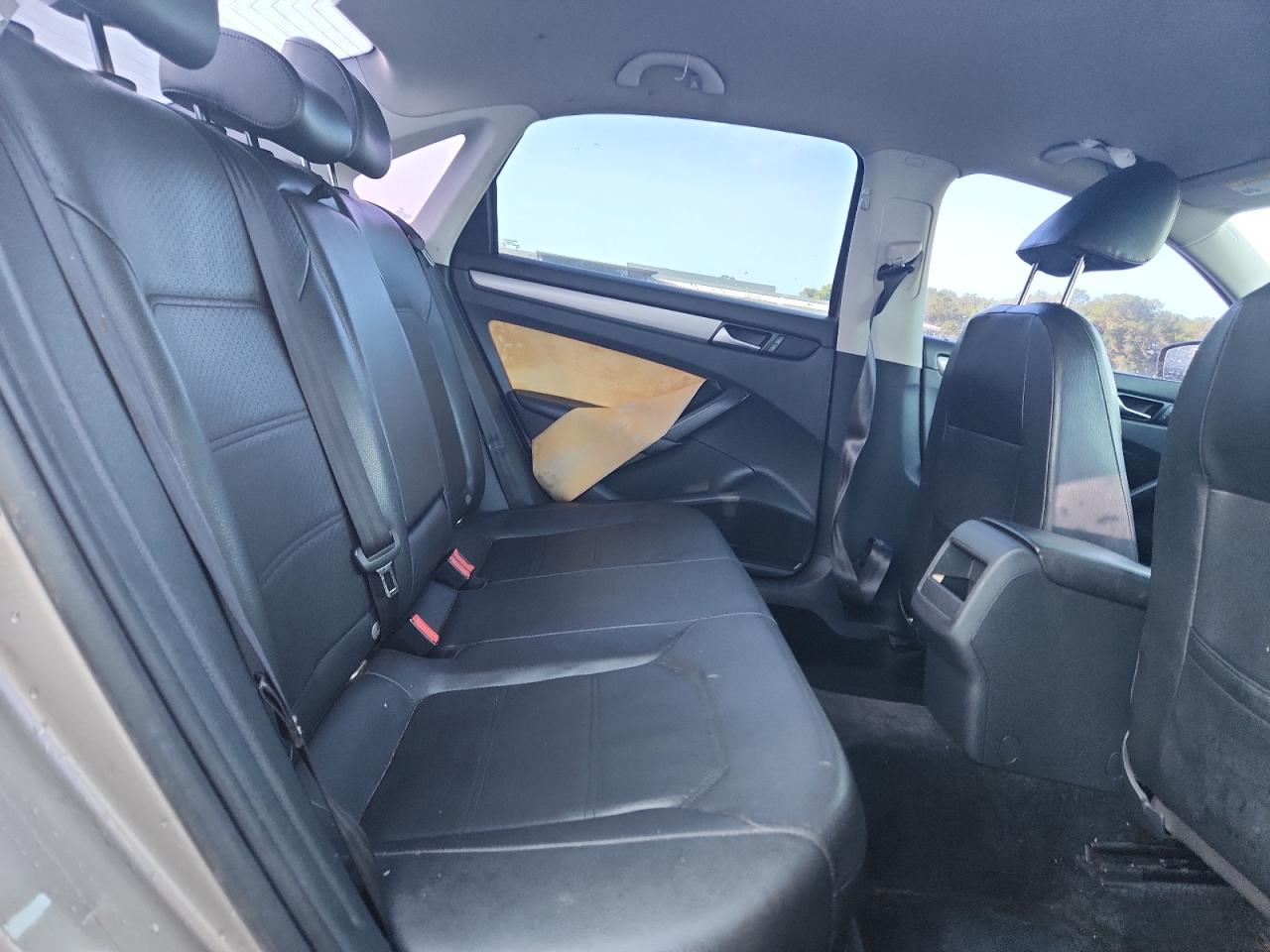 2015 Volkswagen Passat S Желто-коричневый vin: 1VWAT7A31FC006827 Damage: Lr Door Panel Trim/Mld, Broken, Replacement Required