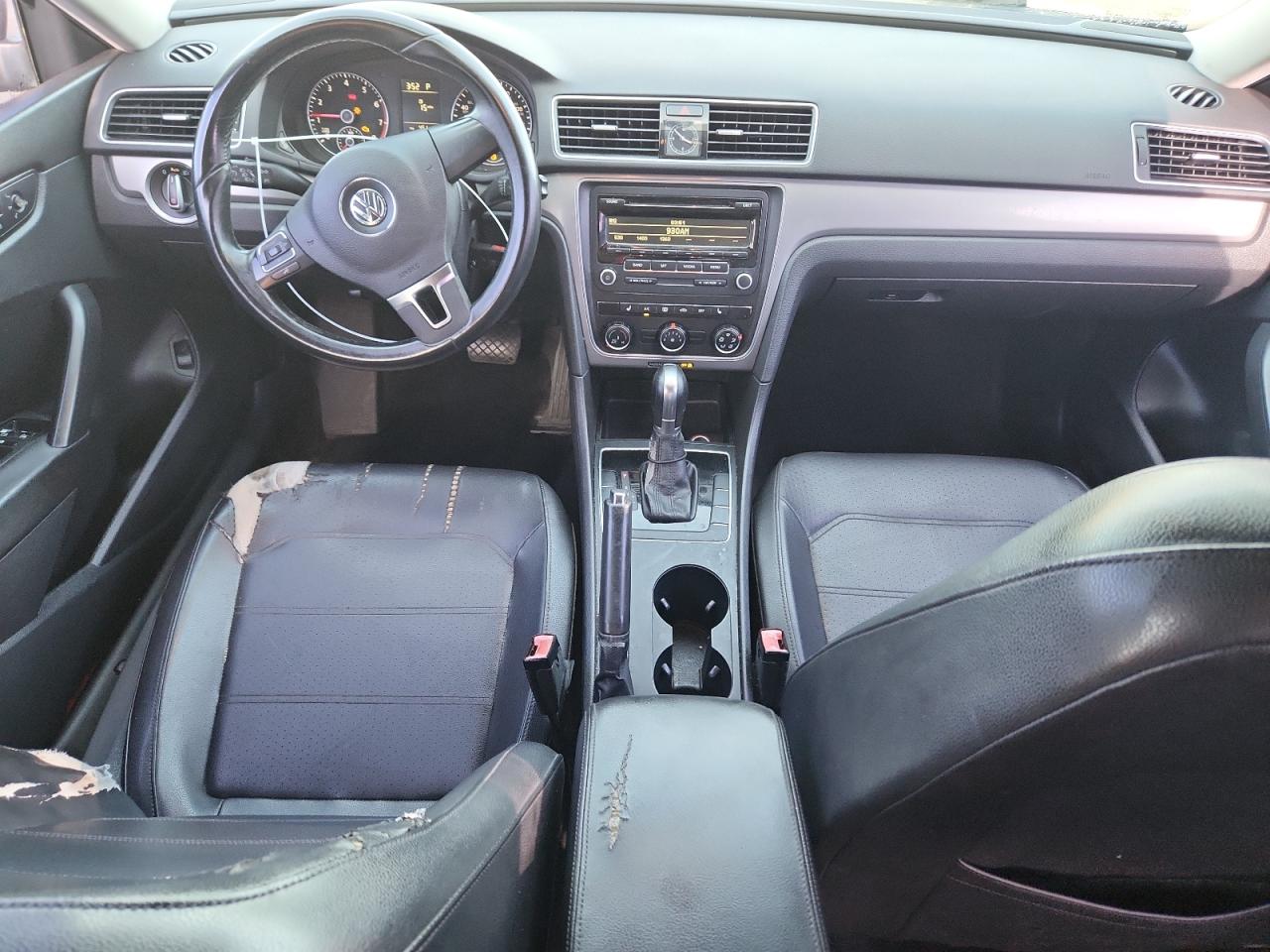 2015 Volkswagen Passat S Желто-коричневый vin: 1VWAT7A31FC006827 Damage: Front Center Armrest, Torn, 5 To 6 Inches