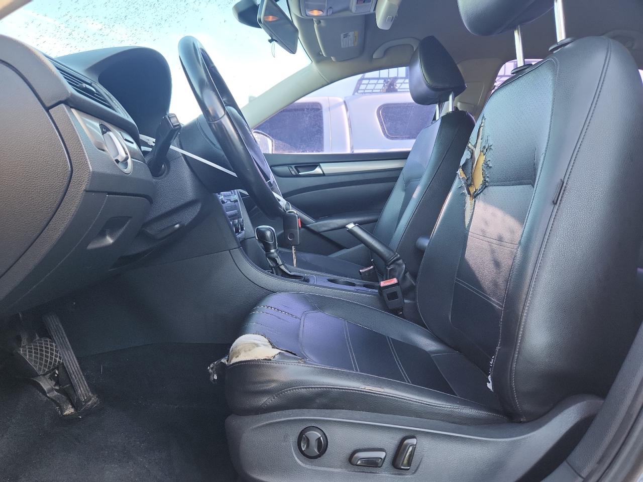 2015 Volkswagen Passat S Желто-коричневый vin: 1VWAT7A31FC006827 Damage: Left Front Seat Cushion, Torn, 4 To 5 Inches