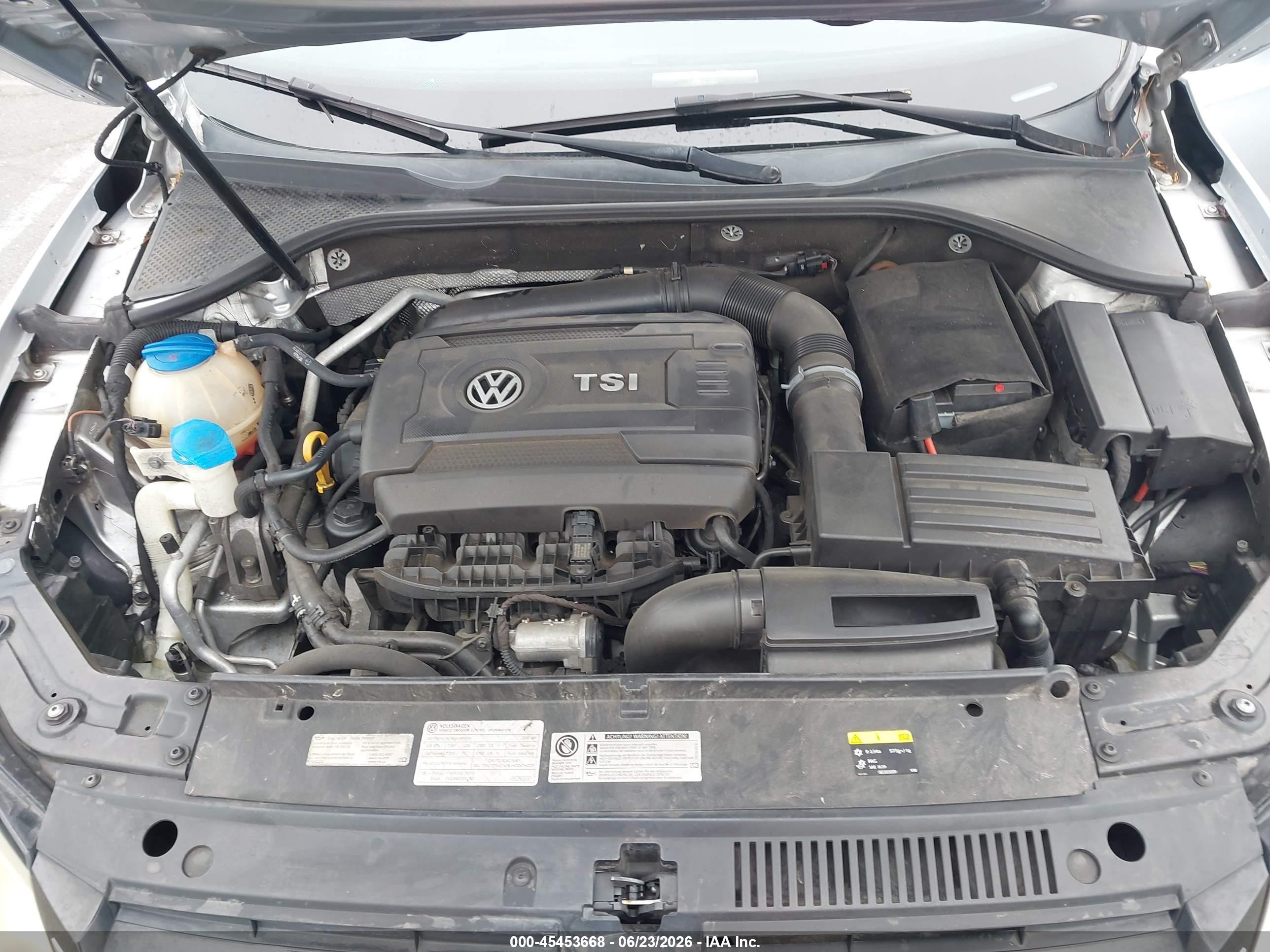 2015 Volkswagen Passat 1.8t Wolfsburg Edition Silver vin: 1VWAT7A31FC010831