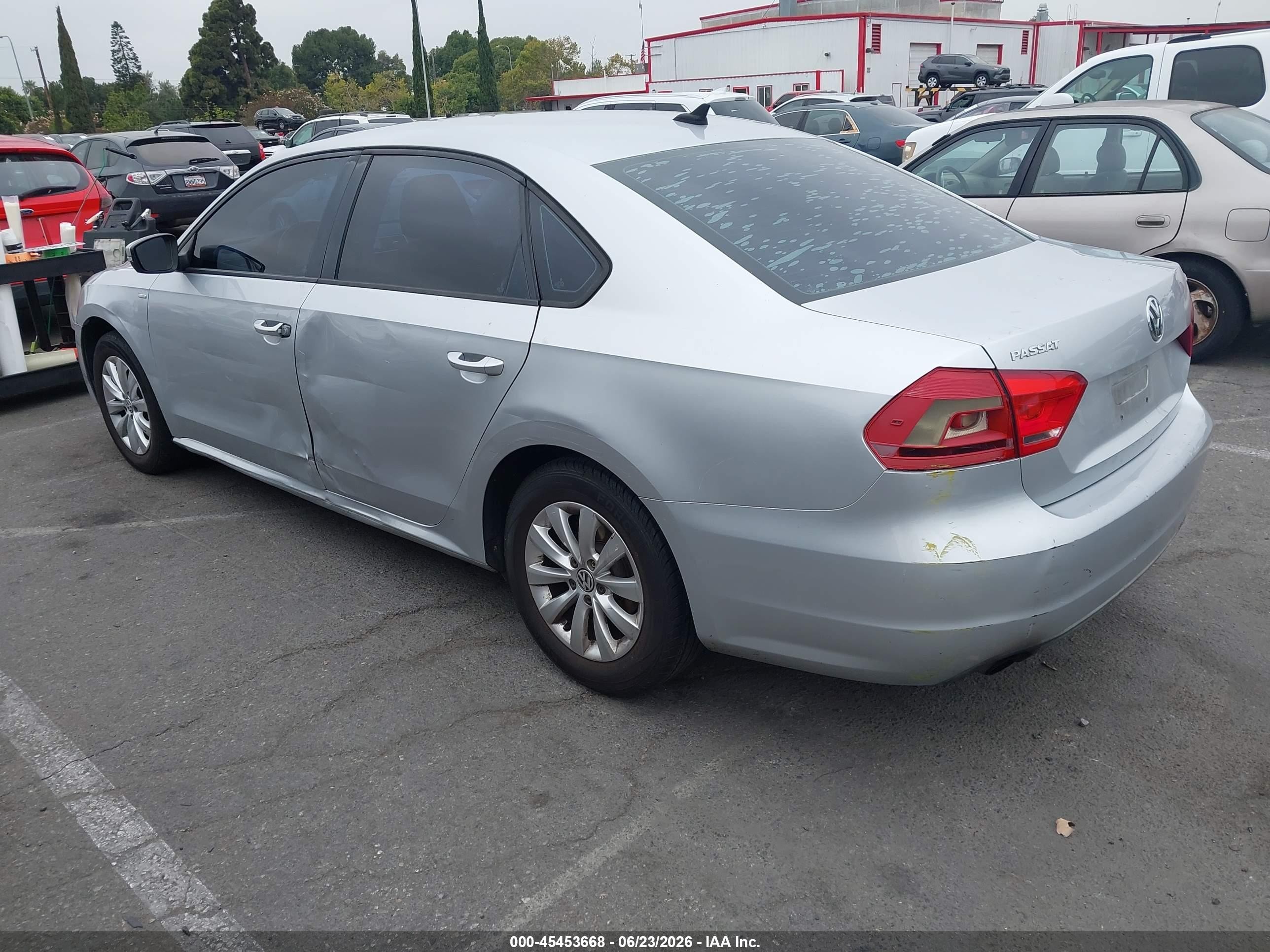 2015 Volkswagen Passat 1.8t Wolfsburg Edition Silver vin: 1VWAT7A31FC010831