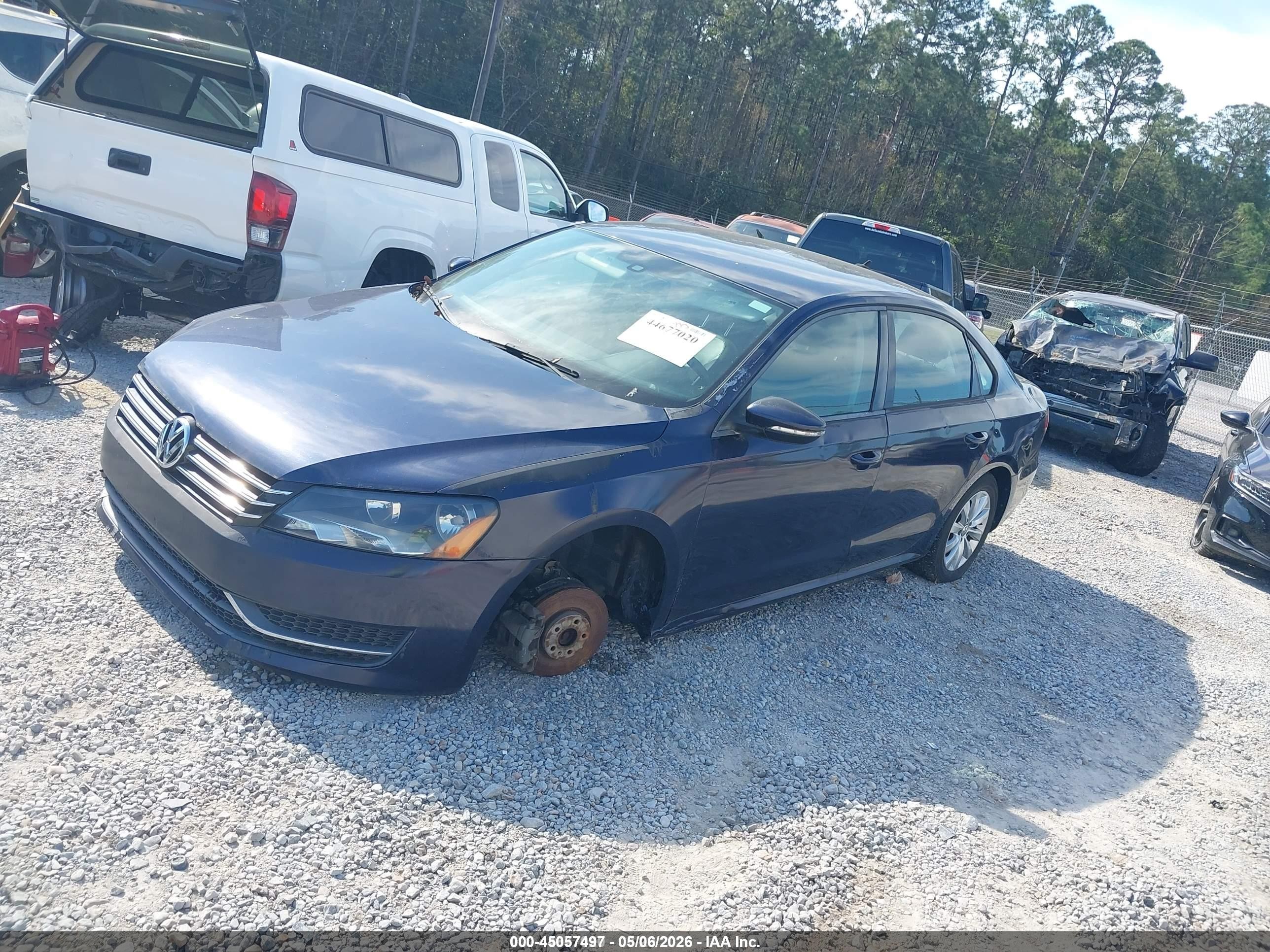 2015 Volkswagen Passat 1.8t Wolfsburg Edition Blue vin: 1VWAT7A31FC032120