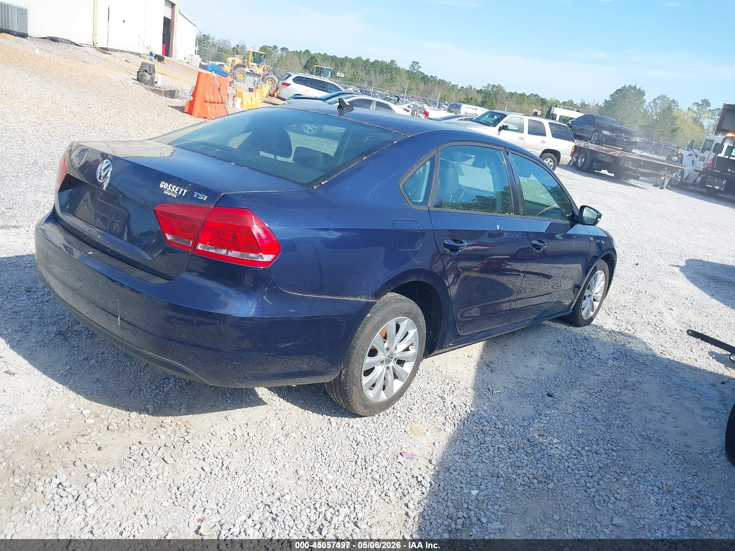 2015 Volkswagen Passat 1.8t Wolfsburg Edition Blue vin: 1VWAT7A31FC032120