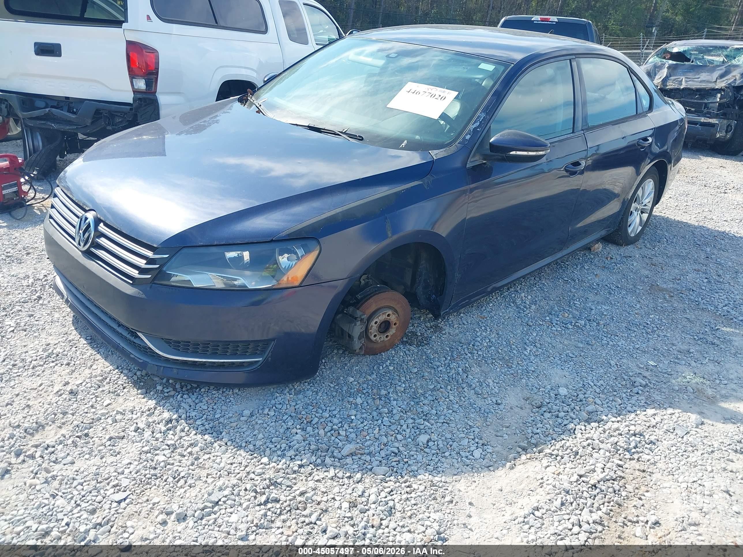 2015 Volkswagen Passat 1.8t Wolfsburg Edition Blue vin: 1VWAT7A31FC032120