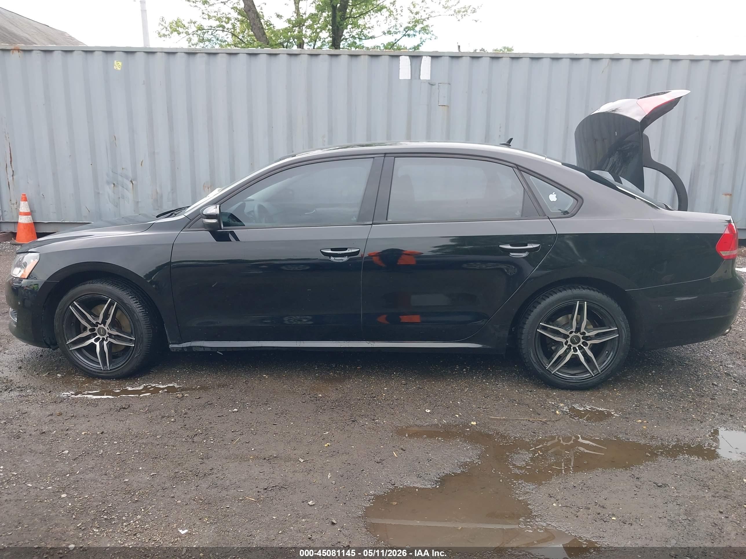 2015 Volkswagen Passat 1.8t S Black vin: 1VWAT7A31FC040976