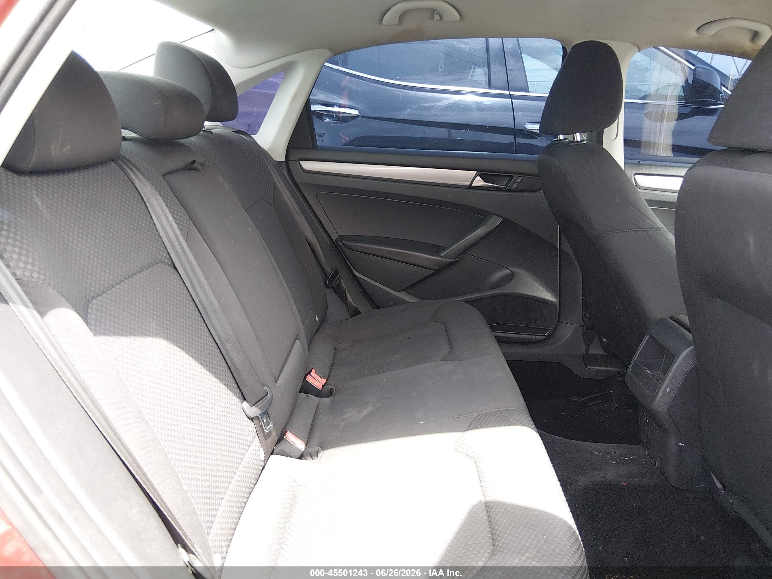 2015 Volkswagen Passat 1.8t S Burgundy vin: 1VWAT7A31FC047393