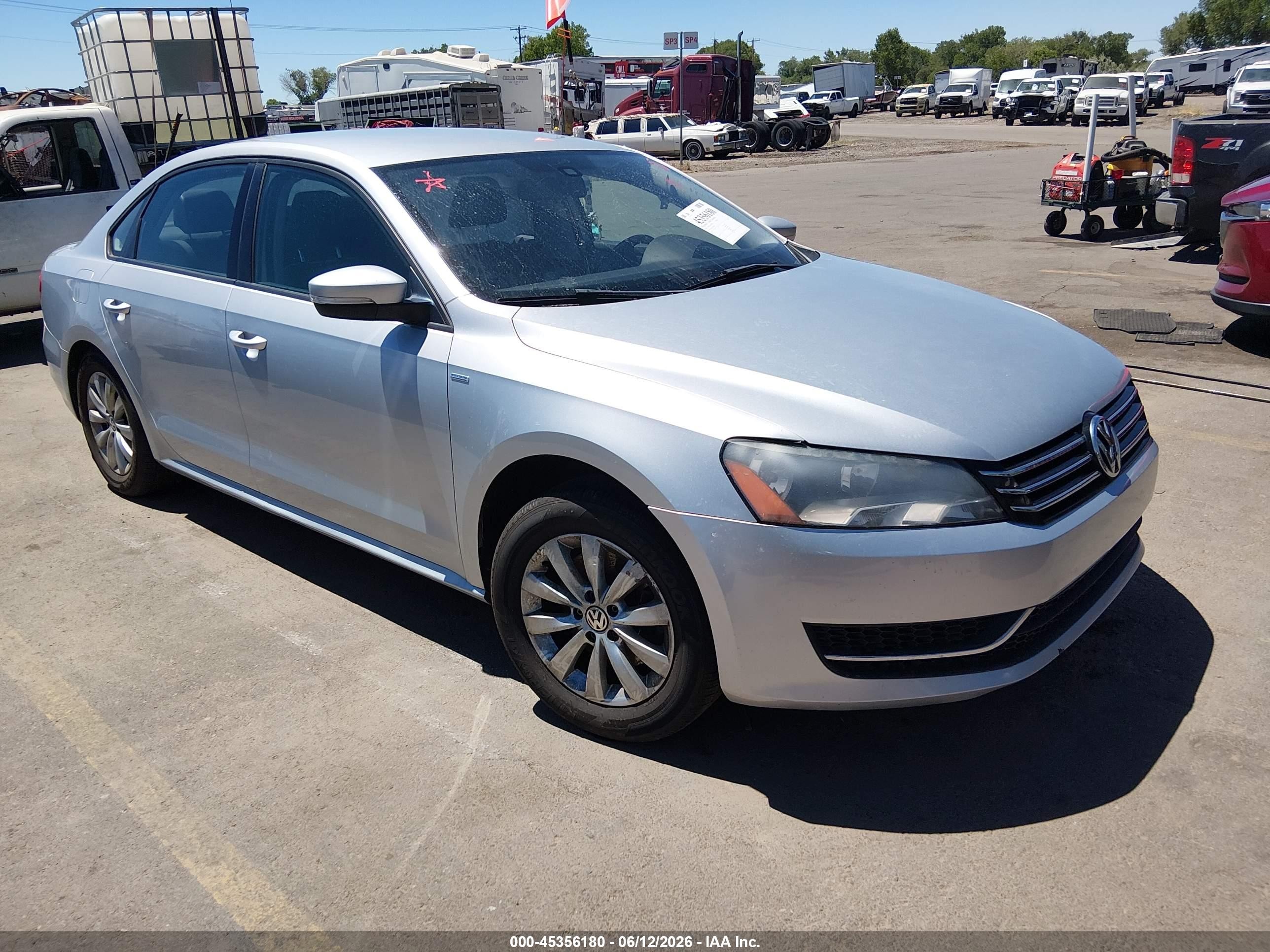 2015 Volkswagen Passat 1.8t Wolfsburg Edition Серебряный vin: 1VWAT7A31FC054182