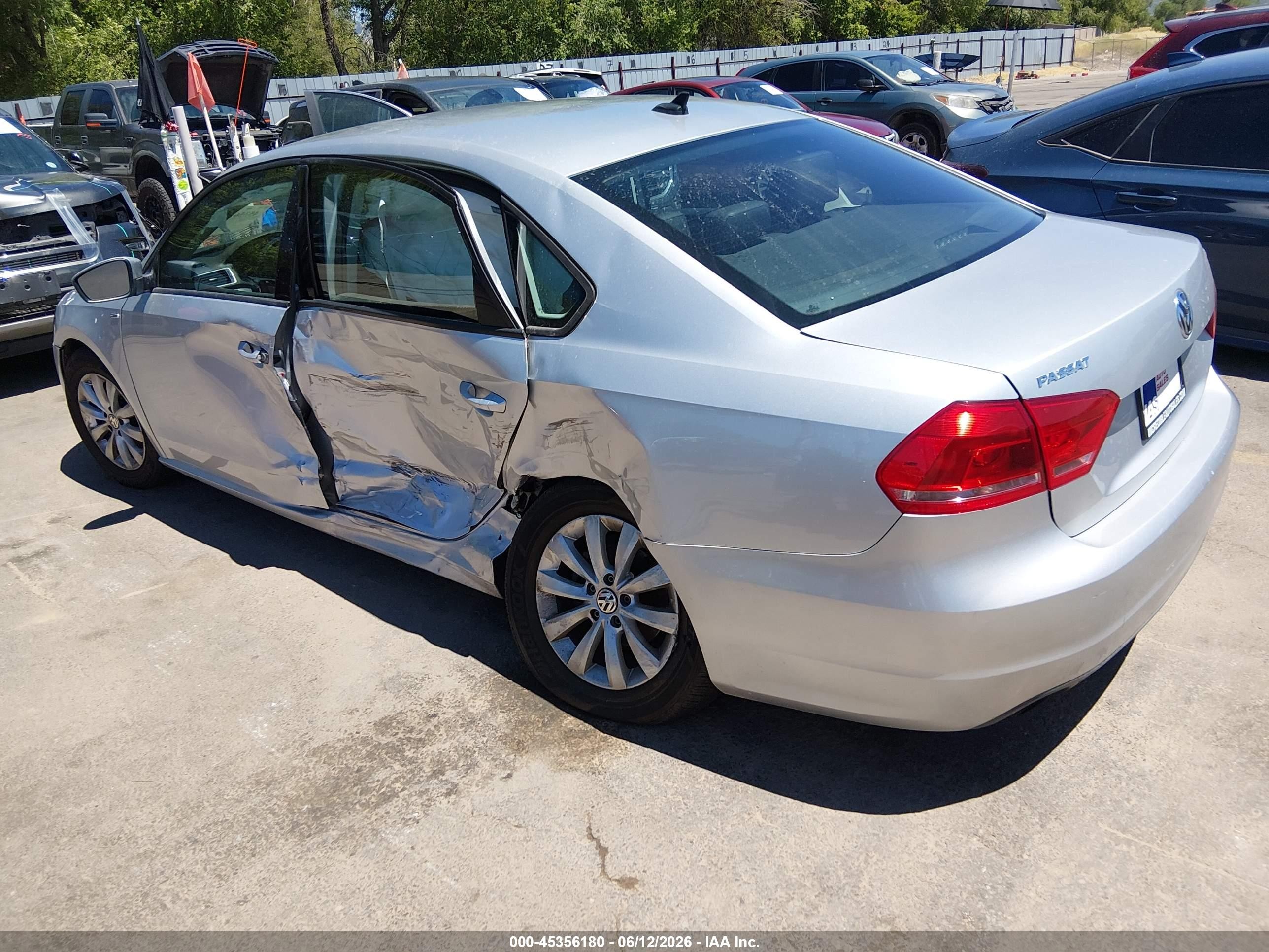 2015 Volkswagen Passat 1.8t Wolfsburg Edition Серебряный vin: 1VWAT7A31FC054182