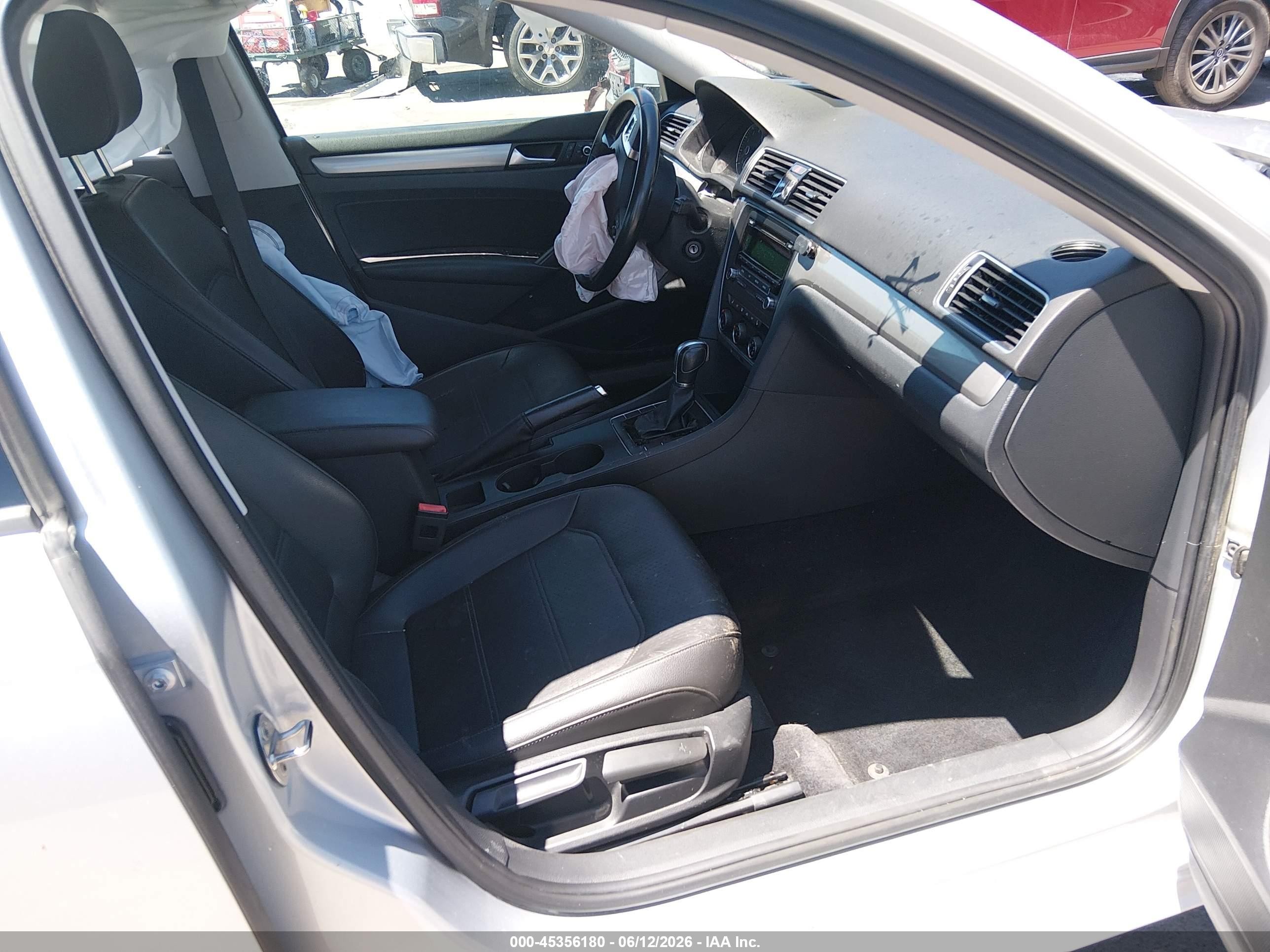2015 Volkswagen Passat 1.8t Wolfsburg Edition Серебряный vin: 1VWAT7A31FC054182