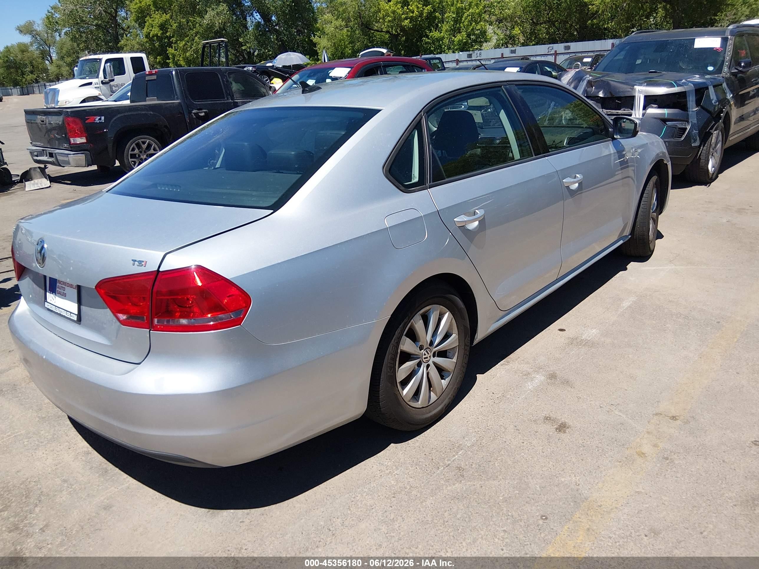 2015 Volkswagen Passat 1.8t Wolfsburg Edition Серебряный vin: 1VWAT7A31FC054182