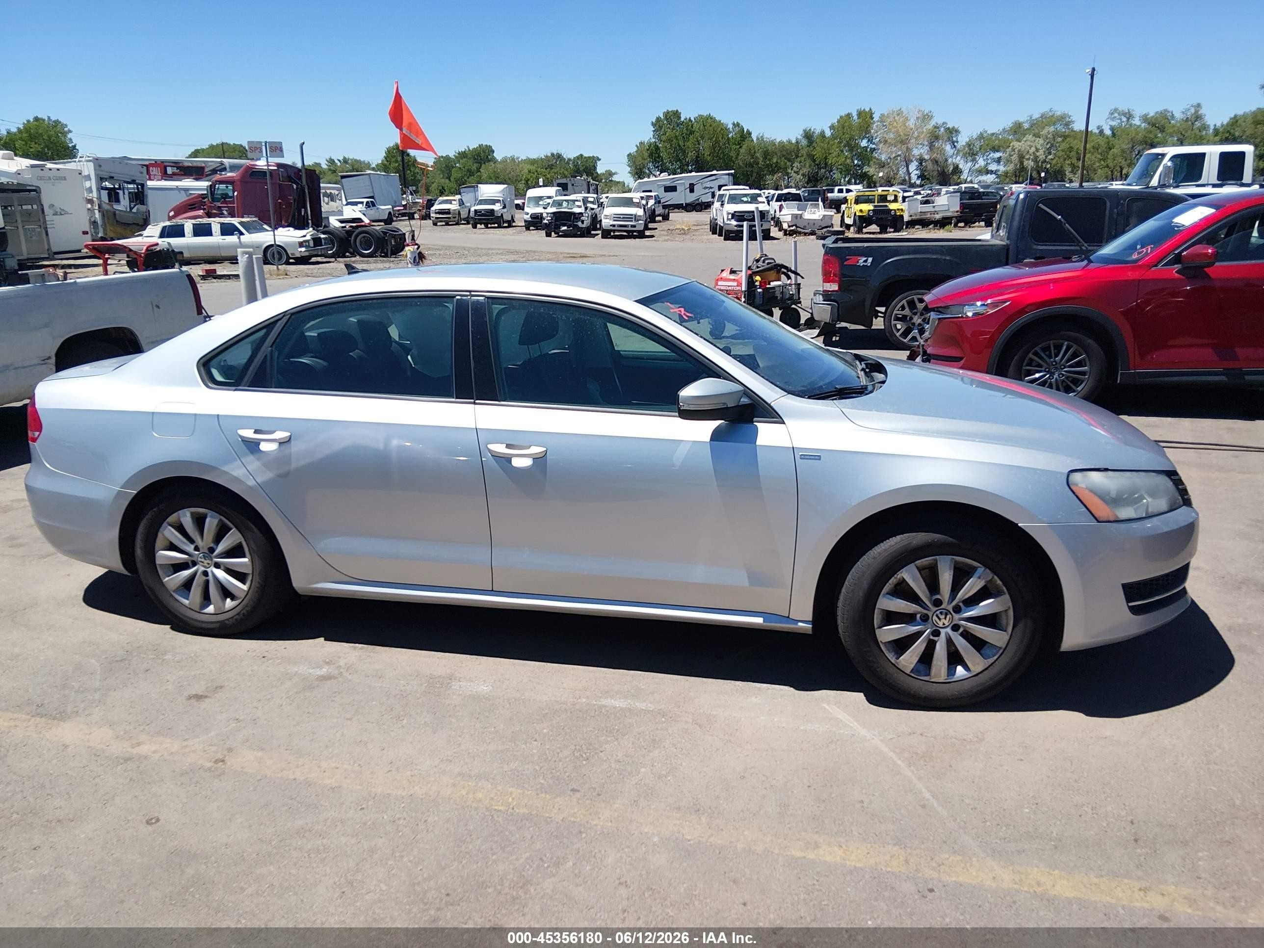 2015 Volkswagen Passat 1.8t Wolfsburg Edition Серебряный vin: 1VWAT7A31FC054182