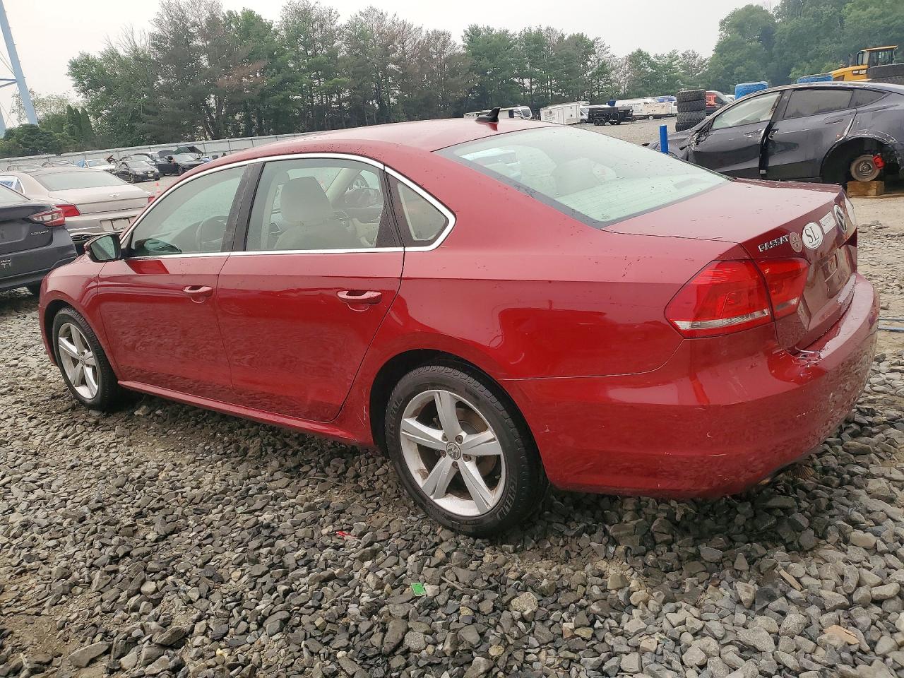2015 Volkswagen Passat S Red vin: 1VWAT7A31FC086744