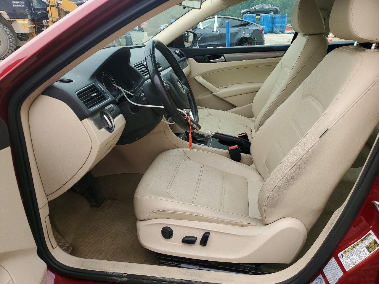 2015 Volkswagen Passat S Red vin: 1VWAT7A31FC086744