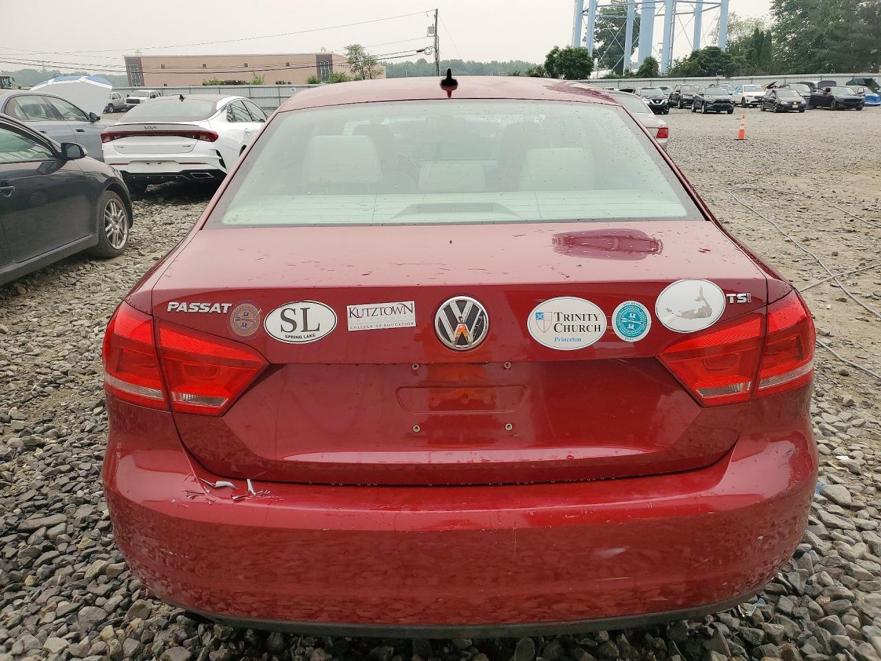 2015 Volkswagen Passat S Red vin: 1VWAT7A31FC086744