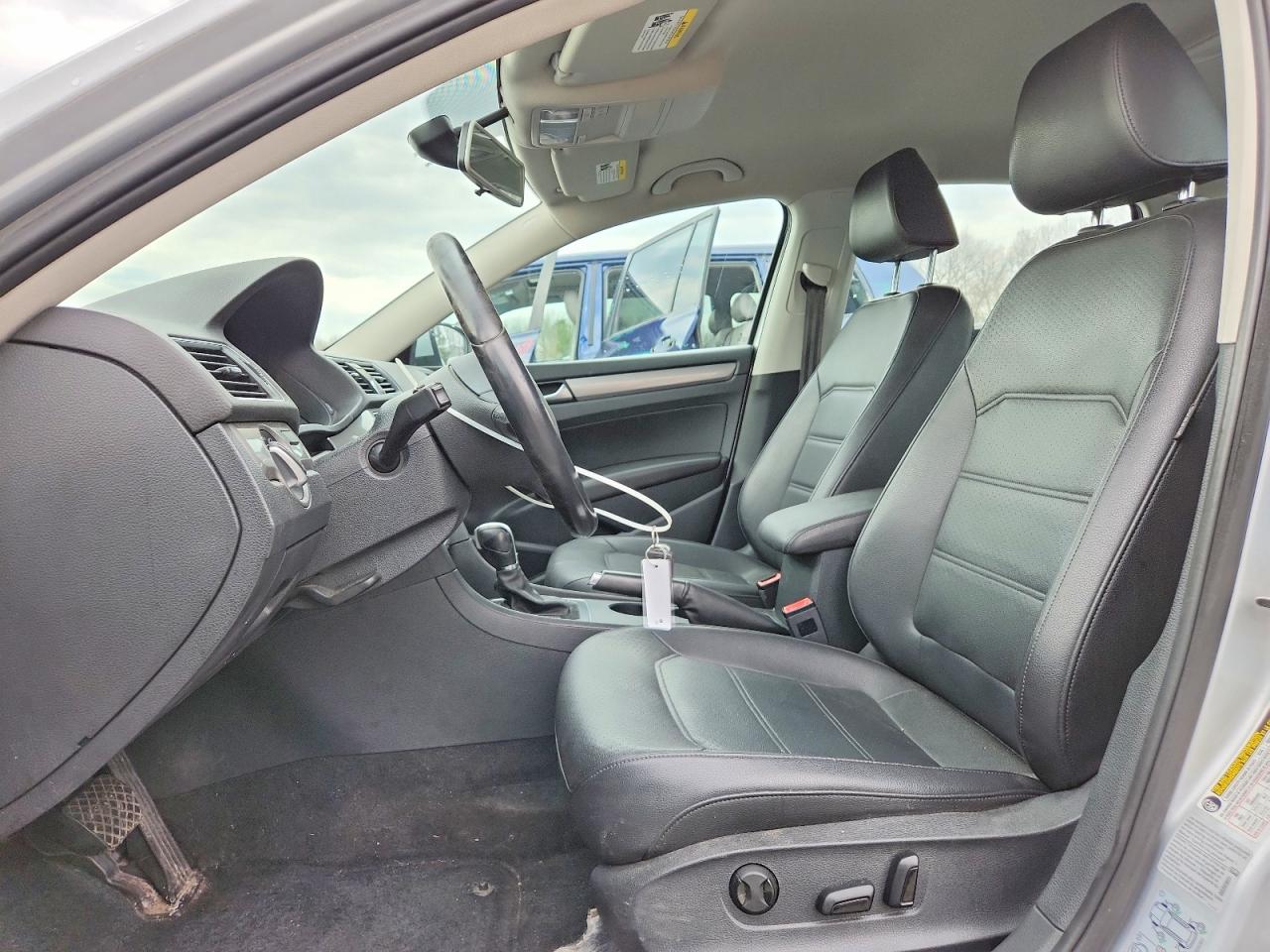 2015 Volkswagen Passat S Silver vin: 1VWAT7A31FC087912