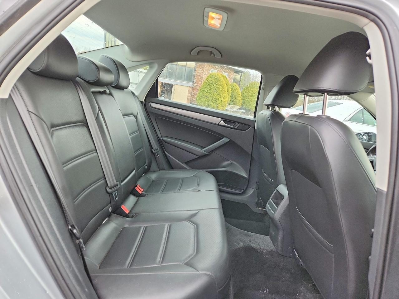 2015 Volkswagen Passat S Silver vin: 1VWAT7A31FC087912