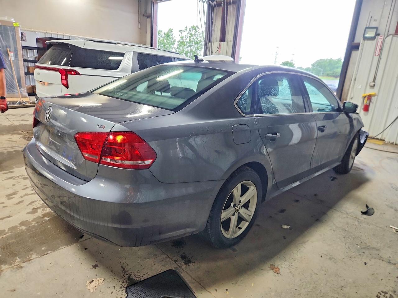 2015 Volkswagen Passat S Gray vin: 1VWAT7A31FC111030