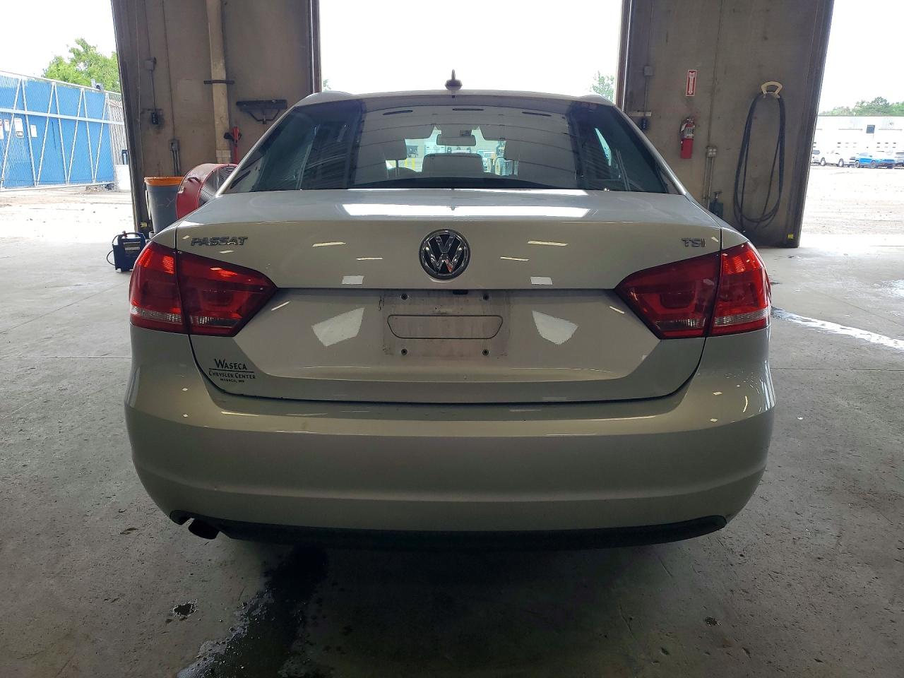 2015 Volkswagen Passat S Silver vin: 1VWAT7A31FC114607