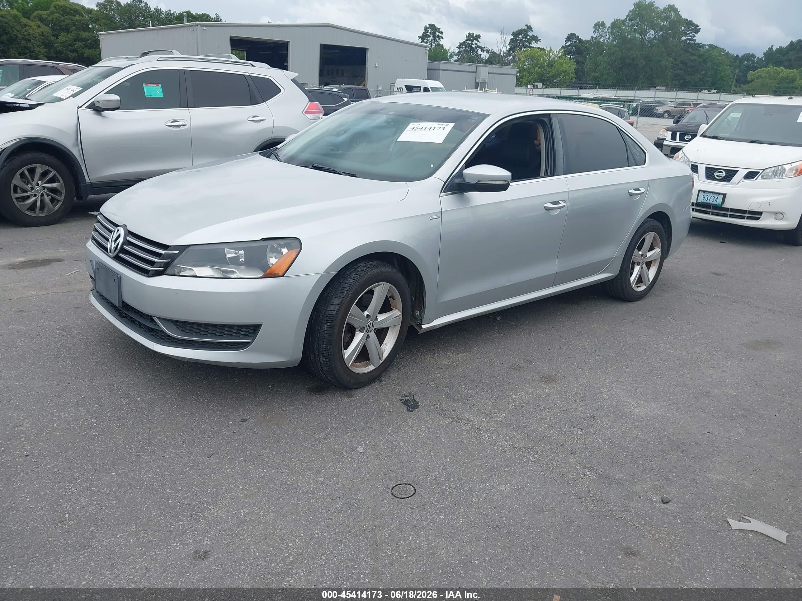 2014 Volkswagen Passat 1.8t Wolfsburg Edition Silver vin: 1VWAT7A32EC029290