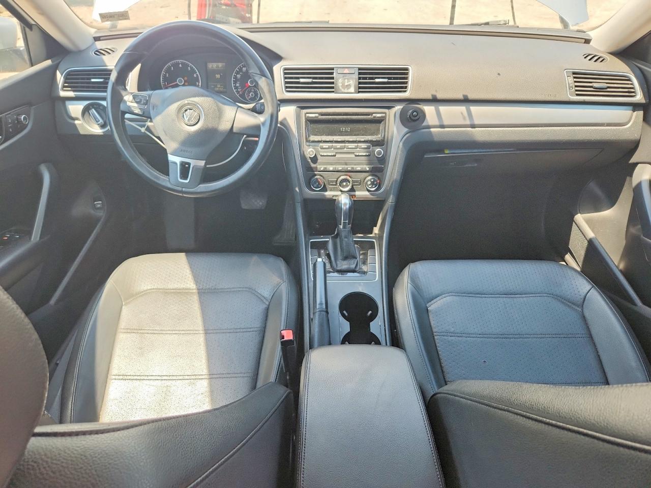 2014 Volkswagen Passat 1.8t S Tdi S, R-line, 1.8t R-line Серебряный vin: 1VWAT7A32EC048695